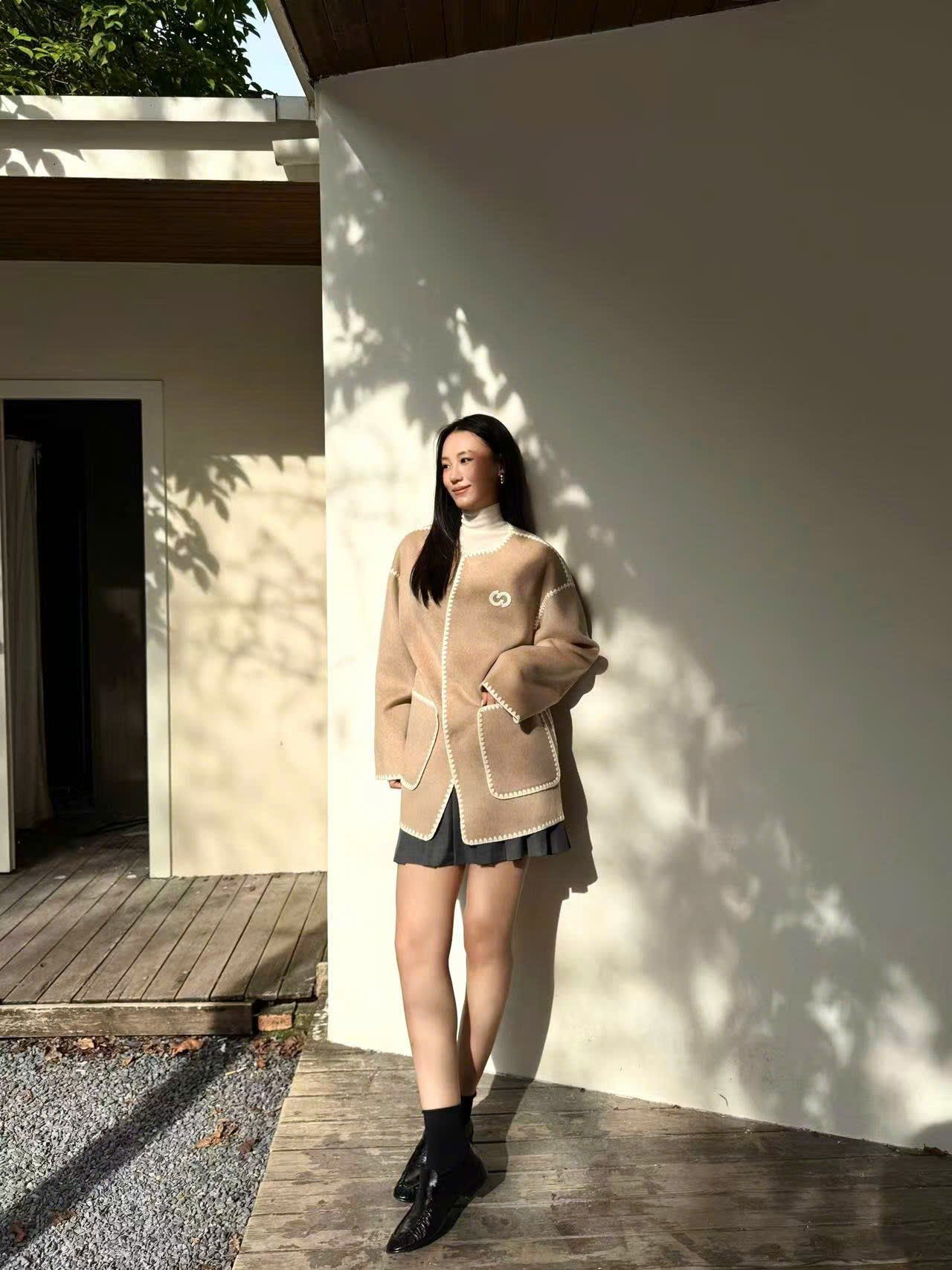  Áo khoác dạ ép màu NUDE viền trắng 