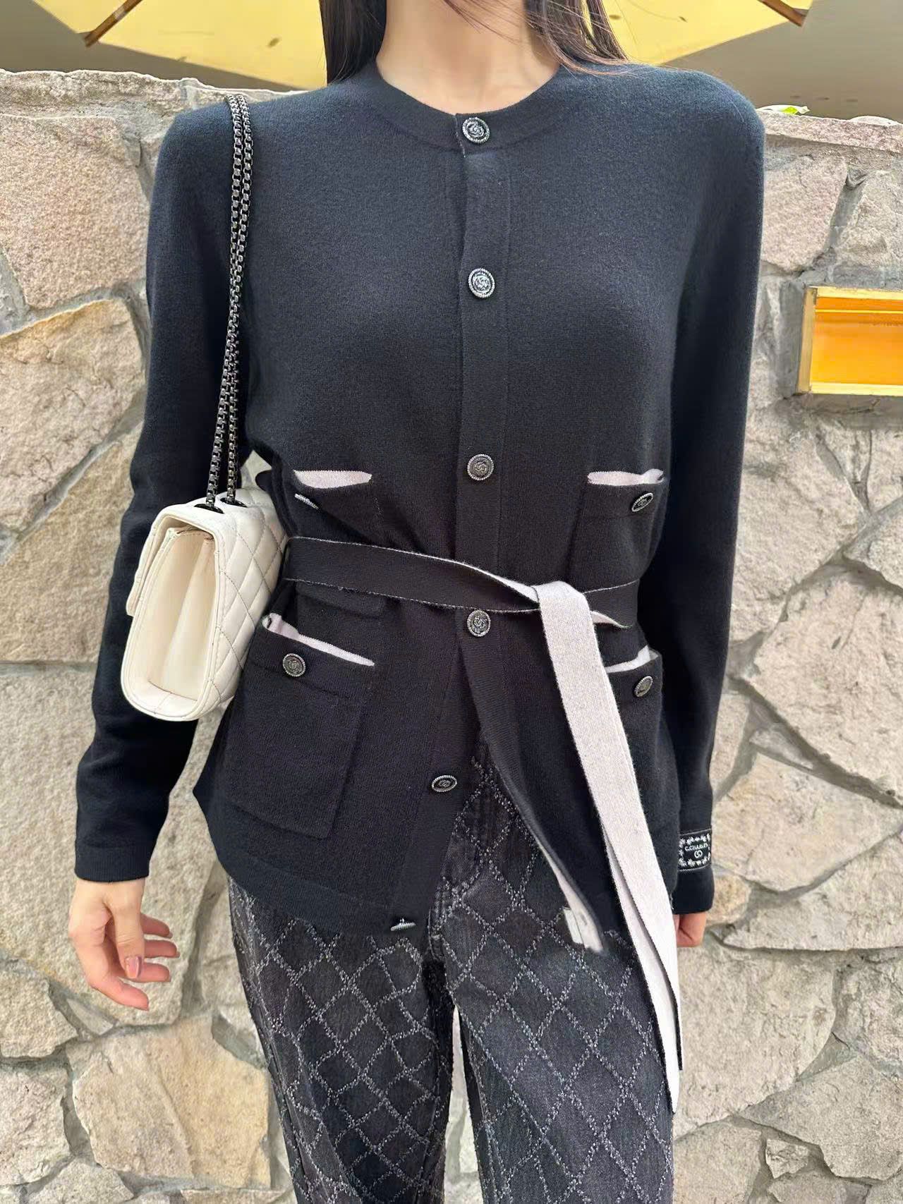  Áo CDG đen 4 túi kèm dây đai 