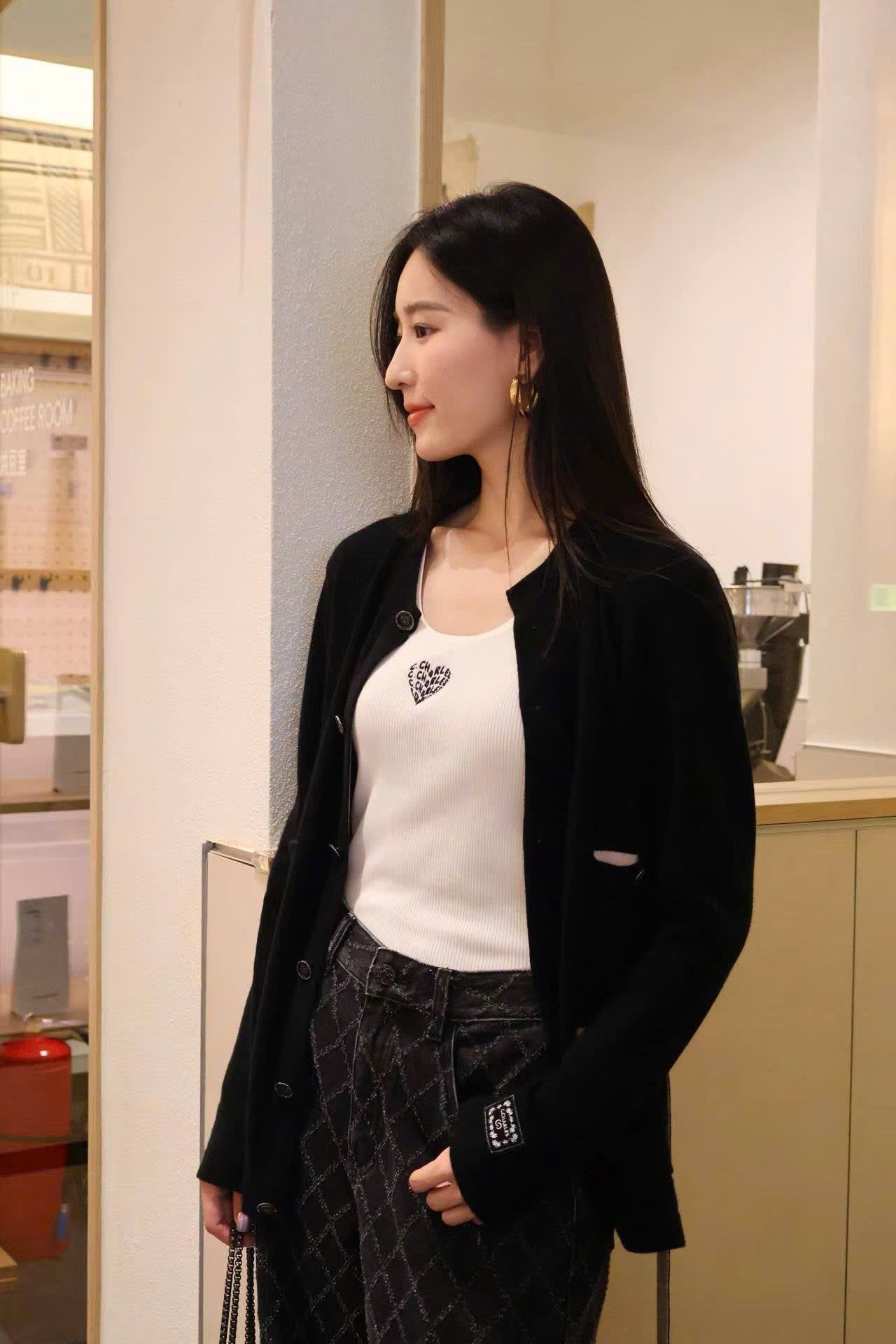  Áo CDG đen 4 túi kèm dây đai 