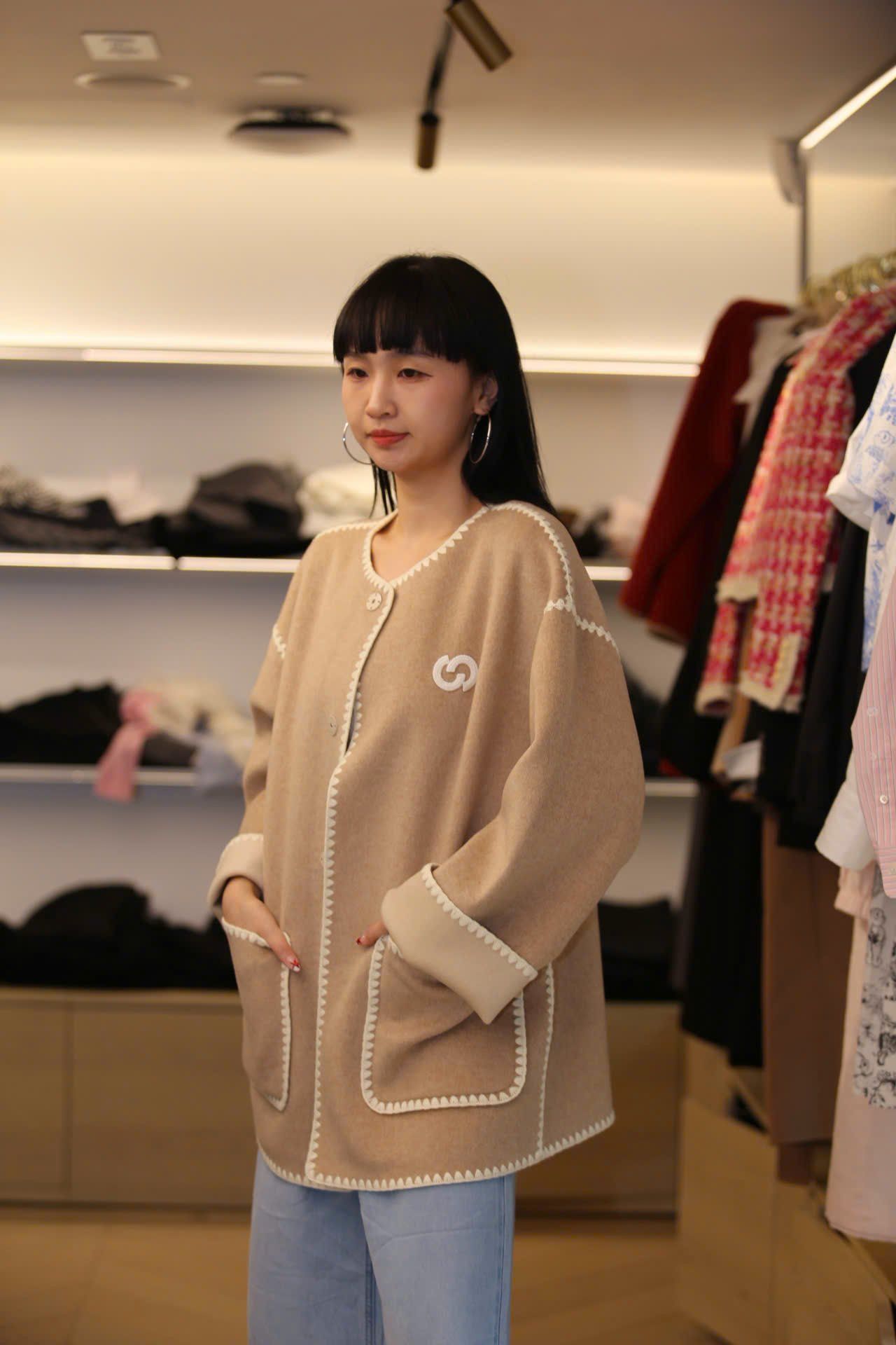  Áo khoác dạ ép màu NUDE viền trắng 