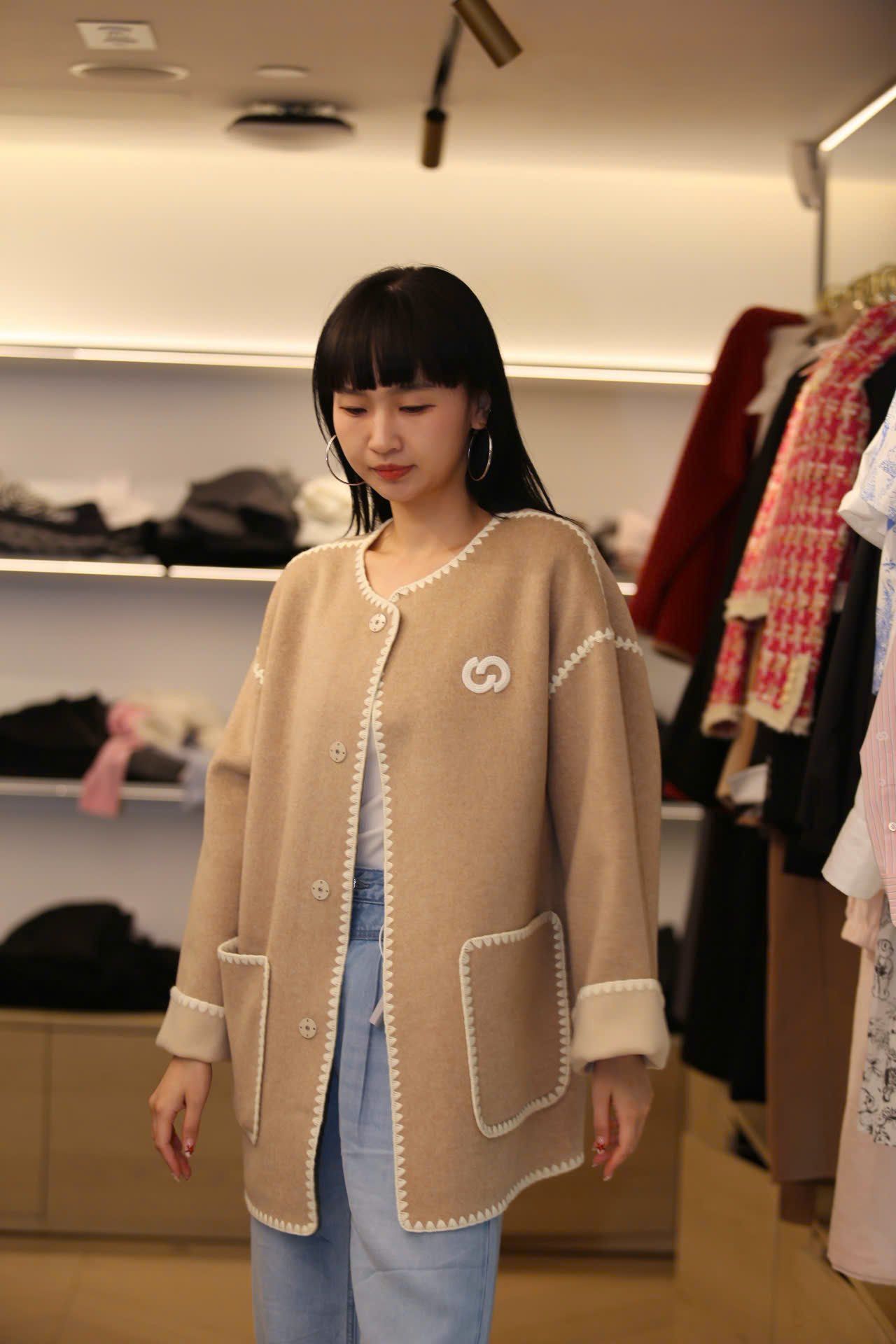  Áo khoác dạ ép màu NUDE viền trắng 