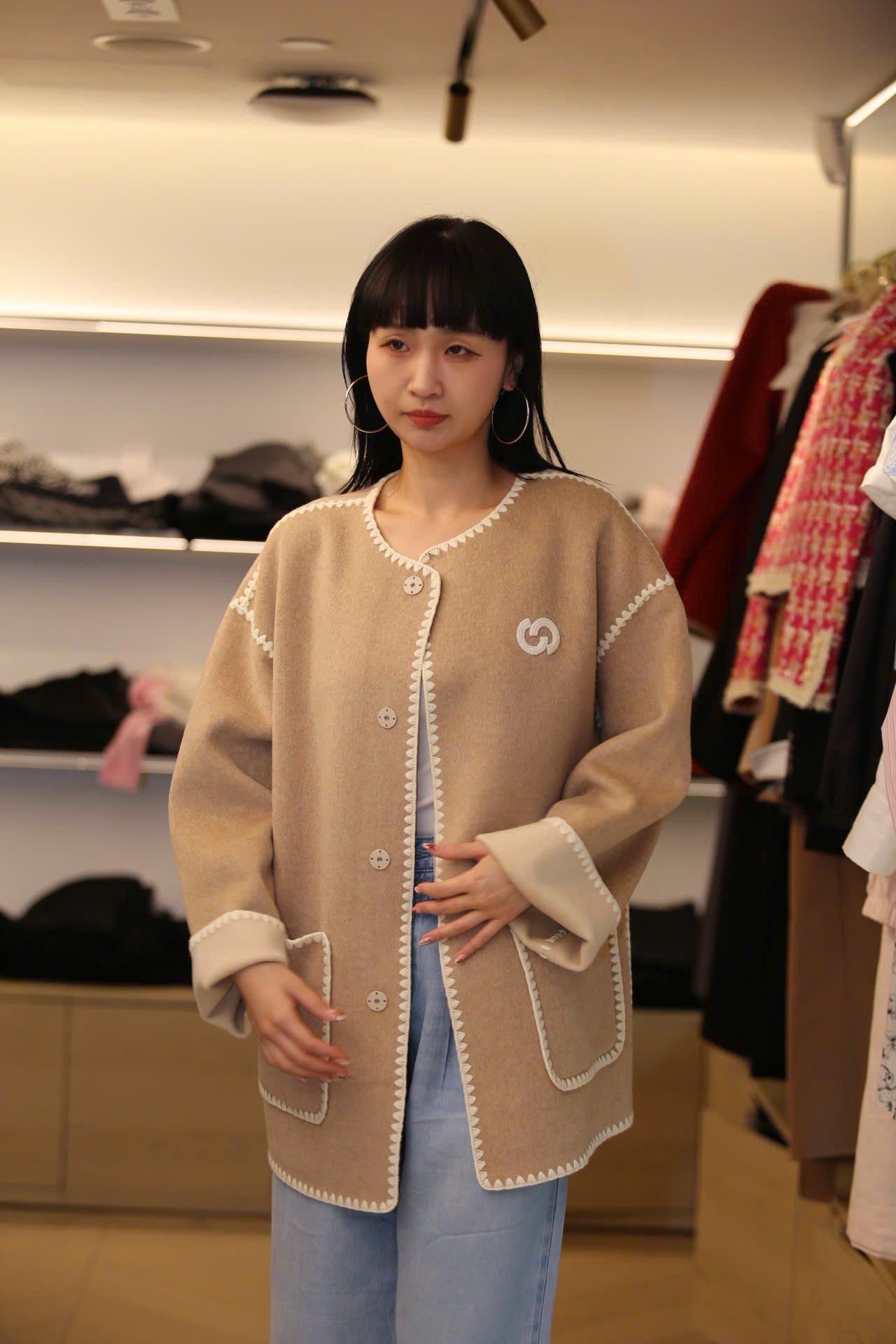  Áo khoác dạ ép màu NUDE viền trắng 