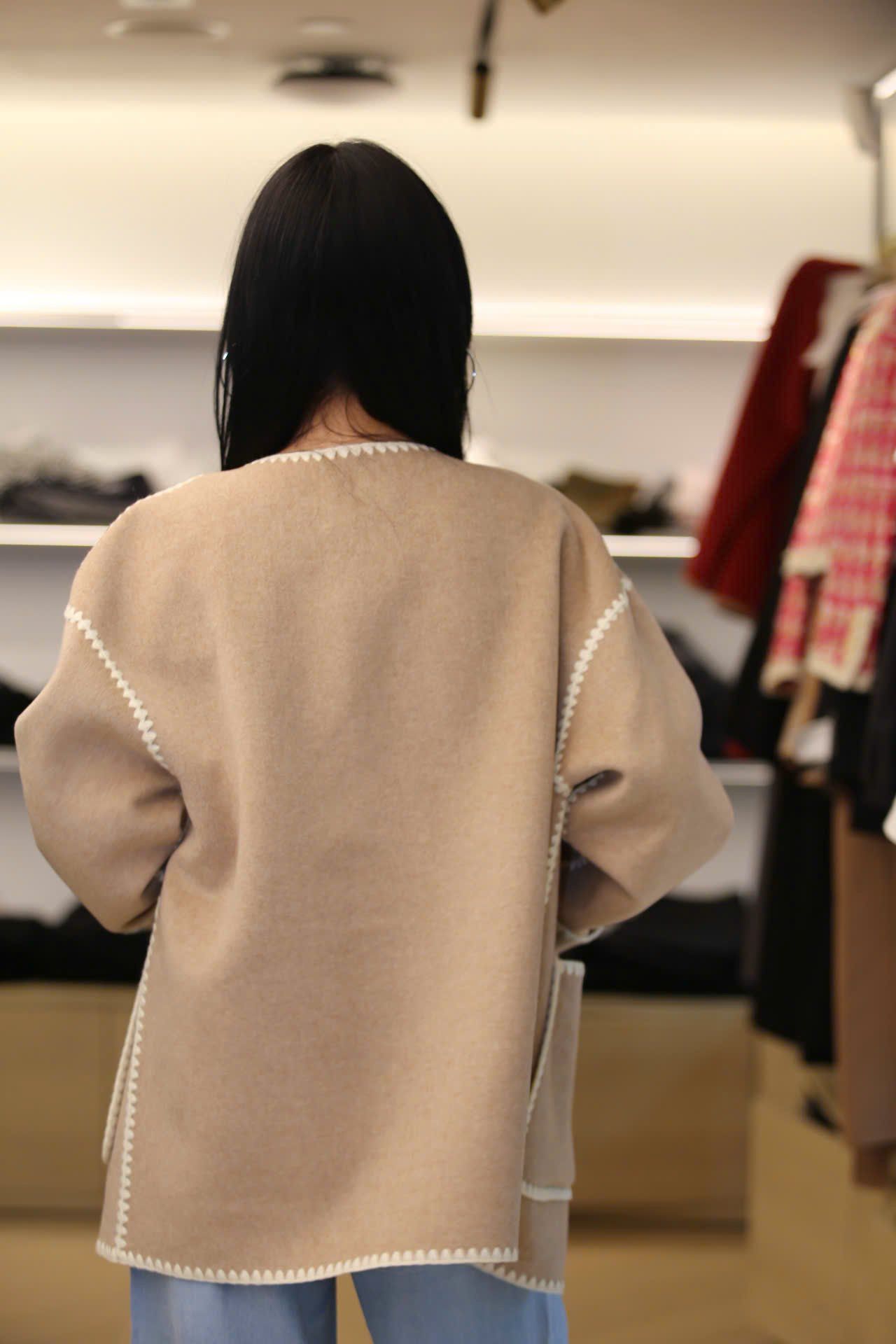  Áo khoác dạ ép màu NUDE viền trắng 