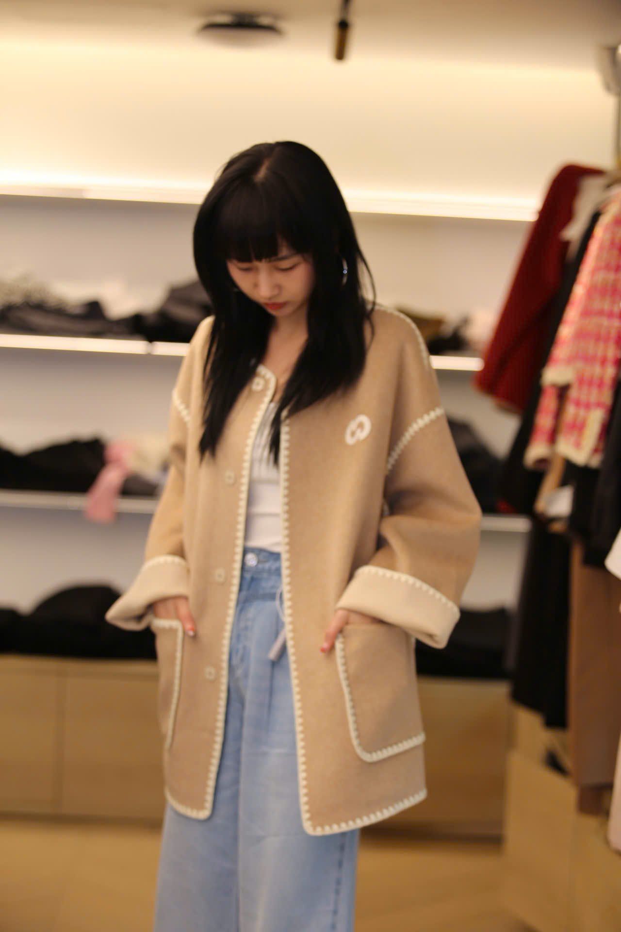  Áo khoác dạ ép màu NUDE viền trắng 