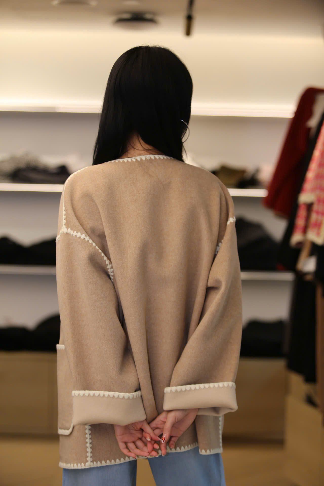  Áo khoác dạ ép màu NUDE viền trắng 