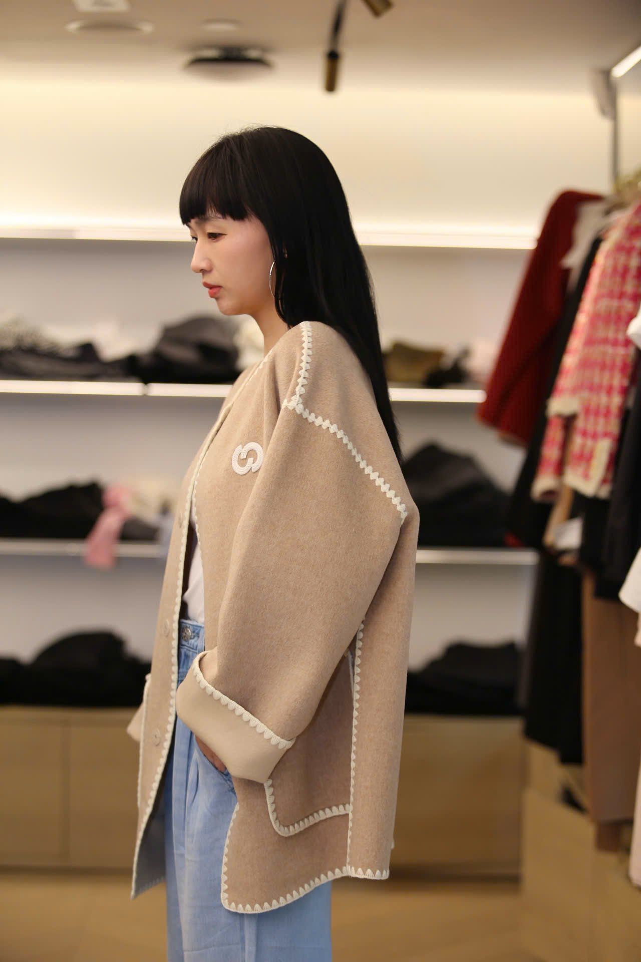  Áo khoác dạ ép màu NUDE viền trắng 