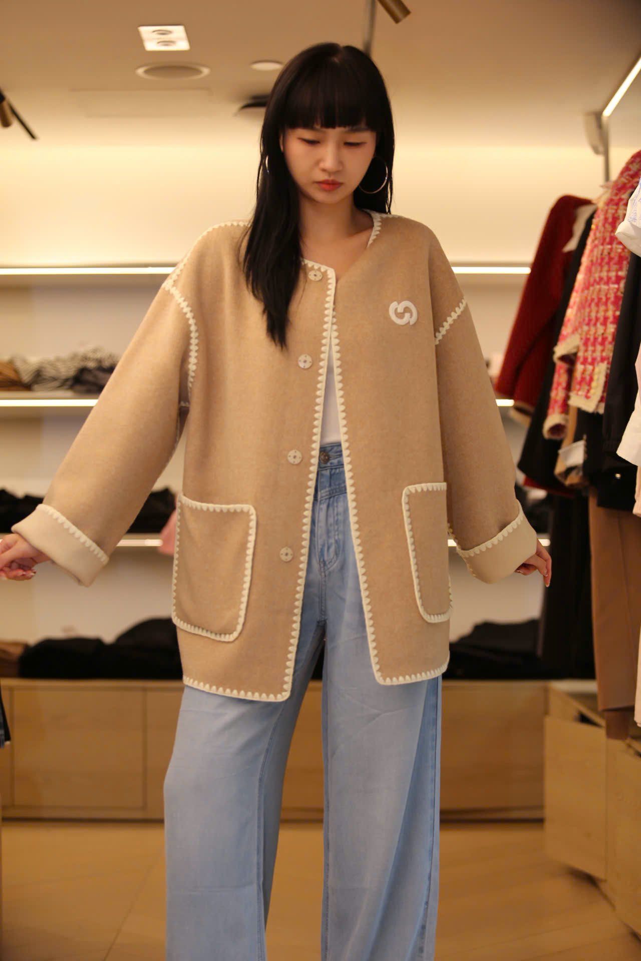  Áo khoác dạ ép màu NUDE viền trắng 