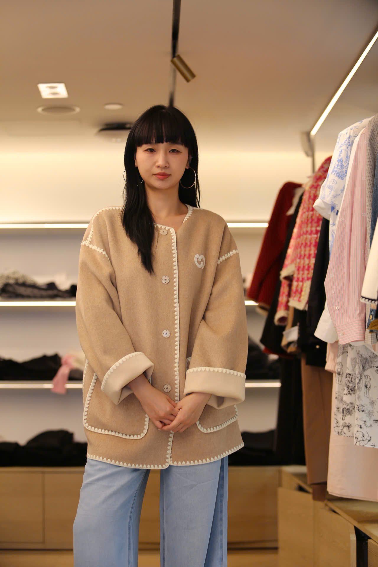  Áo khoác dạ ép màu NUDE viền trắng 