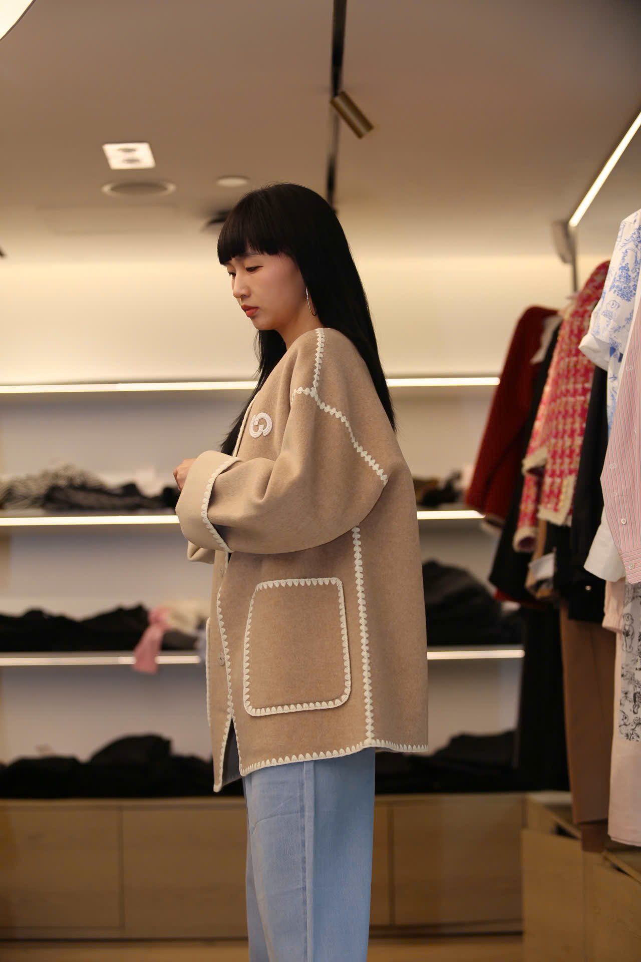  Áo khoác dạ ép màu NUDE viền trắng 