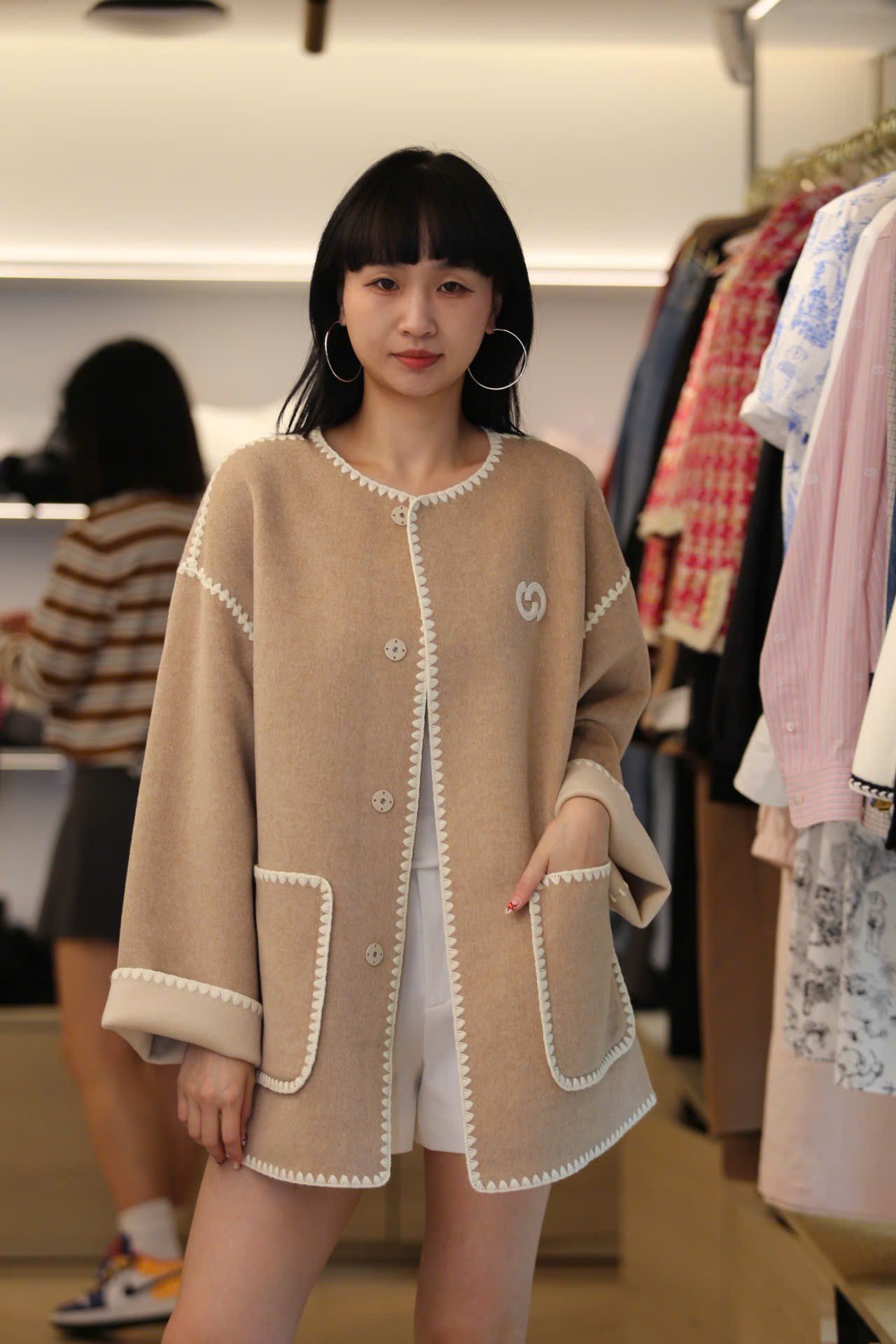  Áo khoác dạ ép màu NUDE viền trắng 