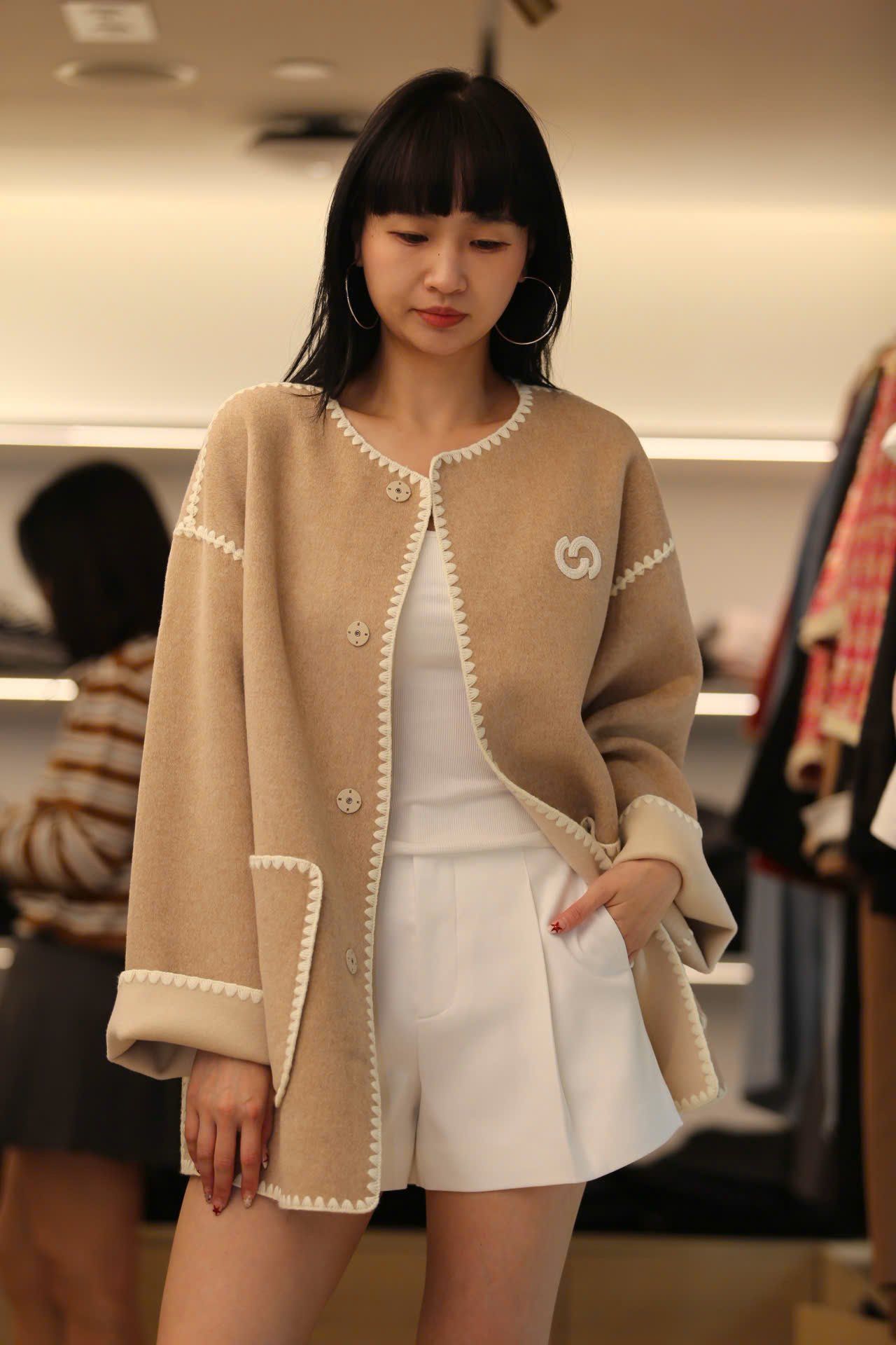  Áo khoác dạ ép màu NUDE viền trắng 