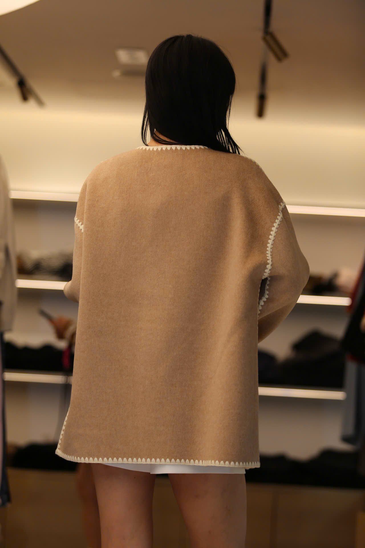  Áo khoác dạ ép màu NUDE viền trắng 