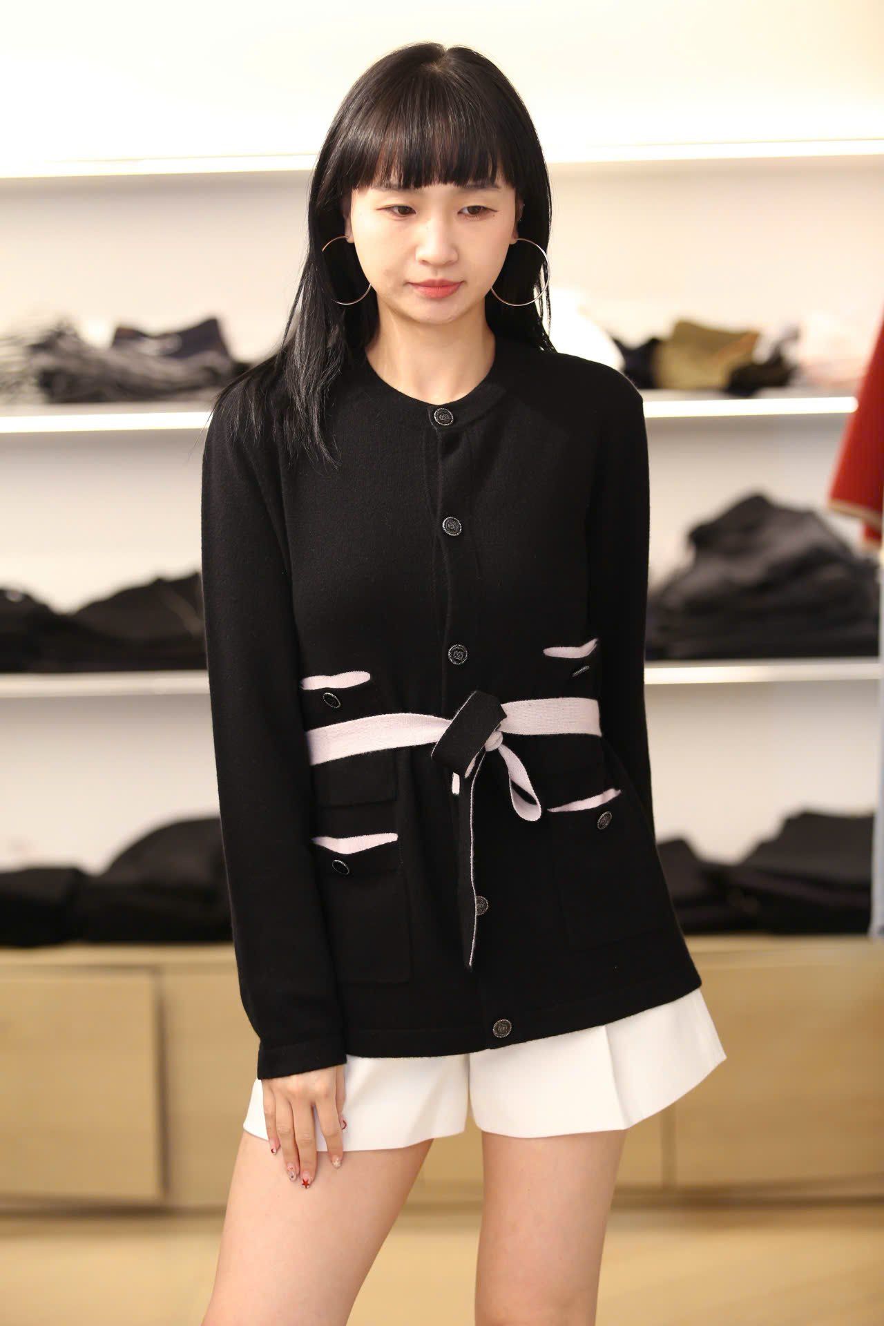  Áo CDG đen 4 túi kèm dây đai 