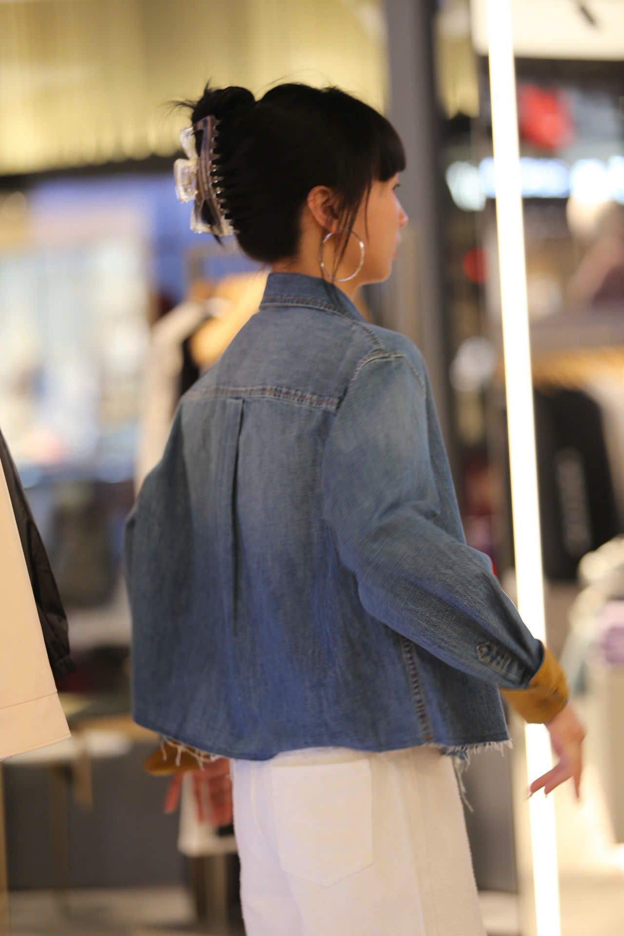  Áo Sơ mi jean xanh, túi áo chữ, tay lật nâu 