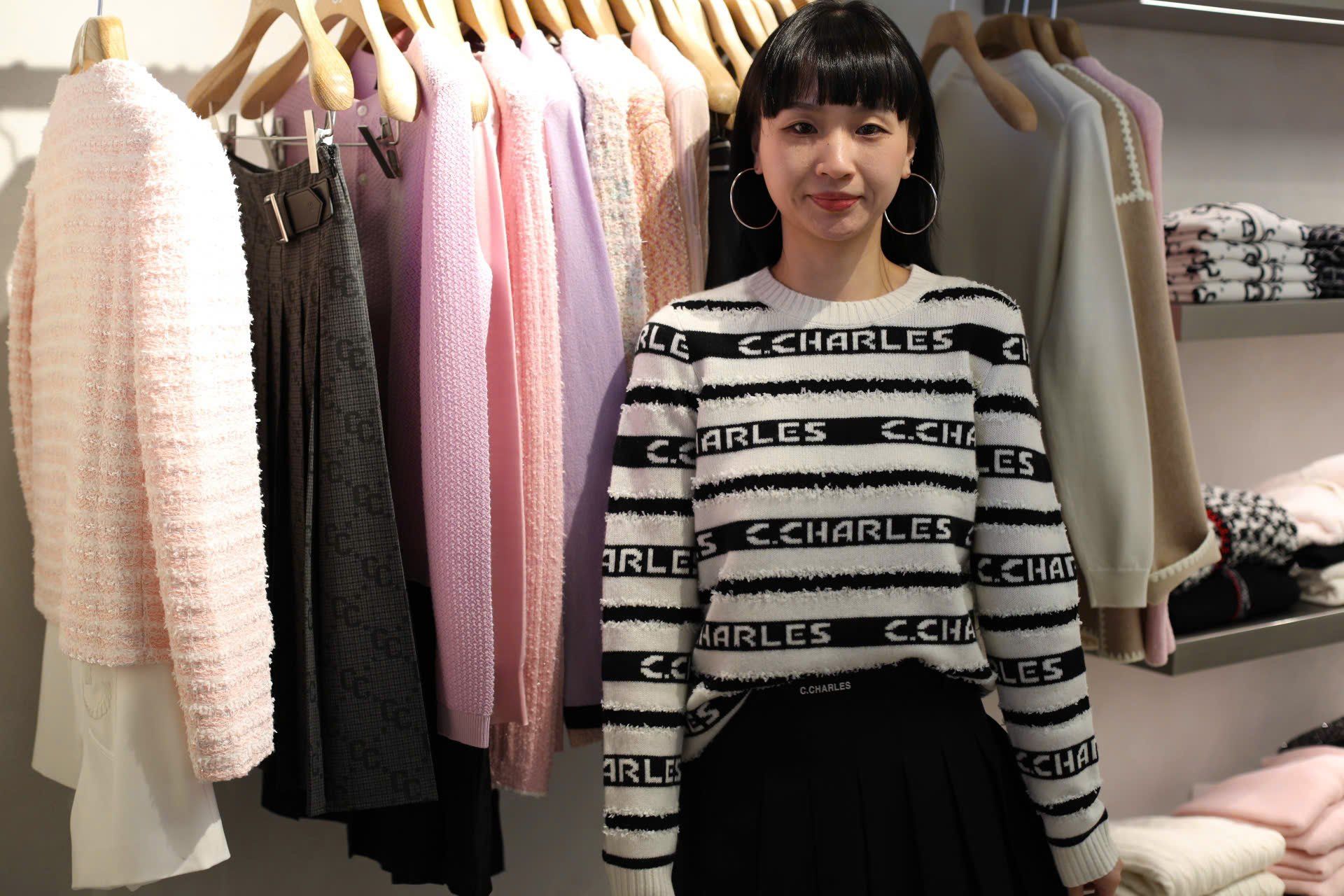  Áo trắng dài tay kẻ đen chữ trắng 