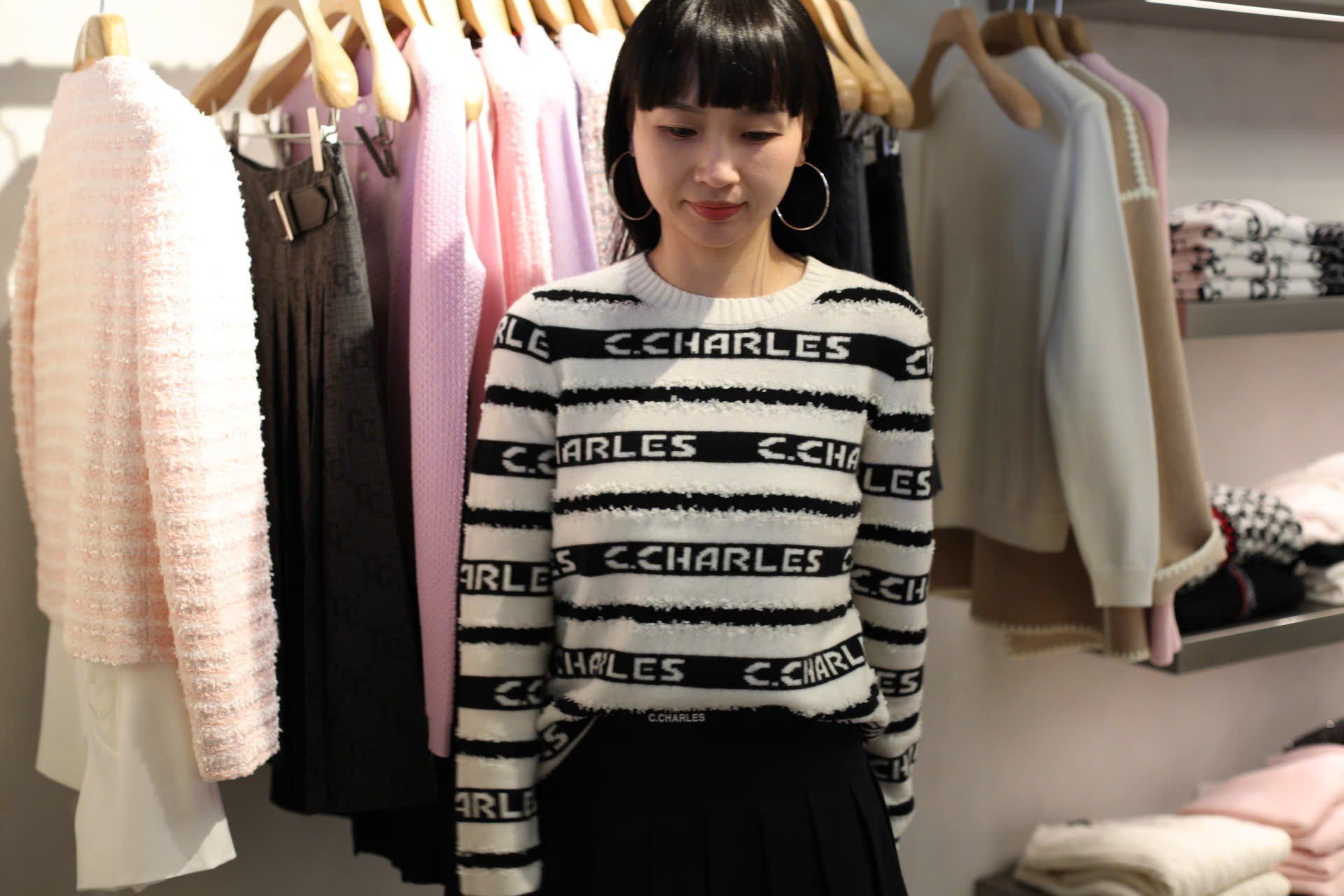  Áo trắng dài tay kẻ đen chữ trắng 