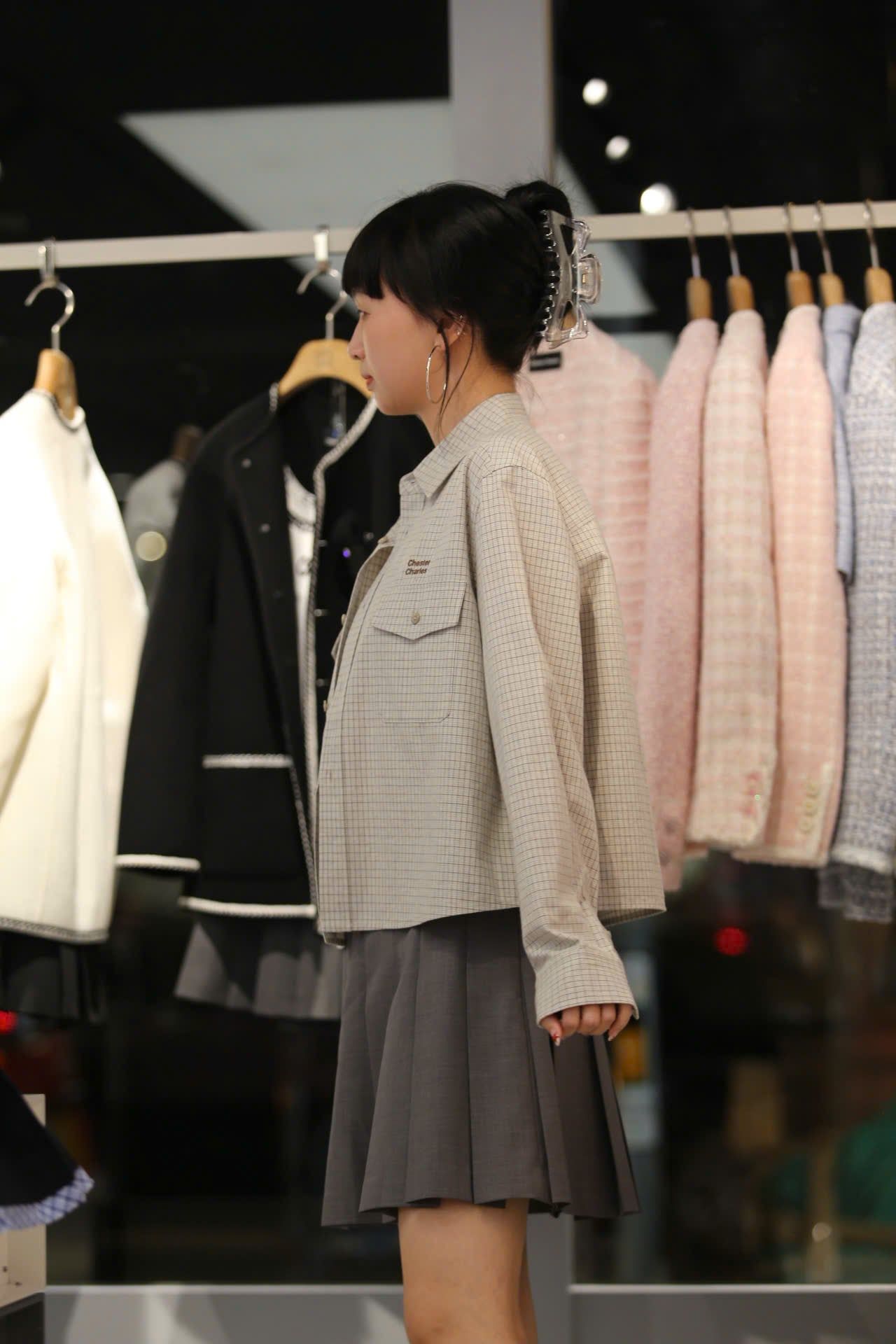  Áo sơ mi kẻ, màu be sáng 2 túi trước 