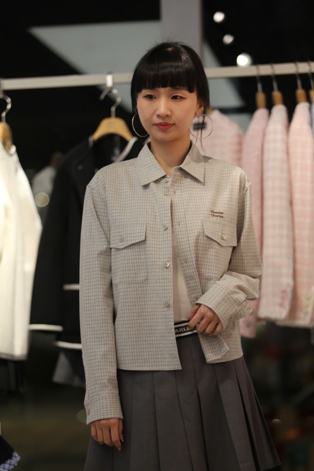  Áo sơ mi kẻ, màu be sáng 2 túi trước 