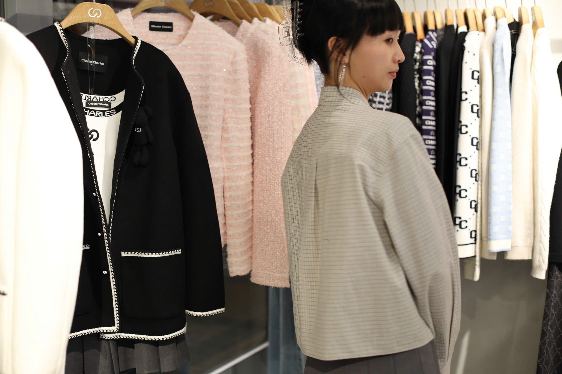  Áo sơ mi kẻ, màu be sáng 2 túi trước 