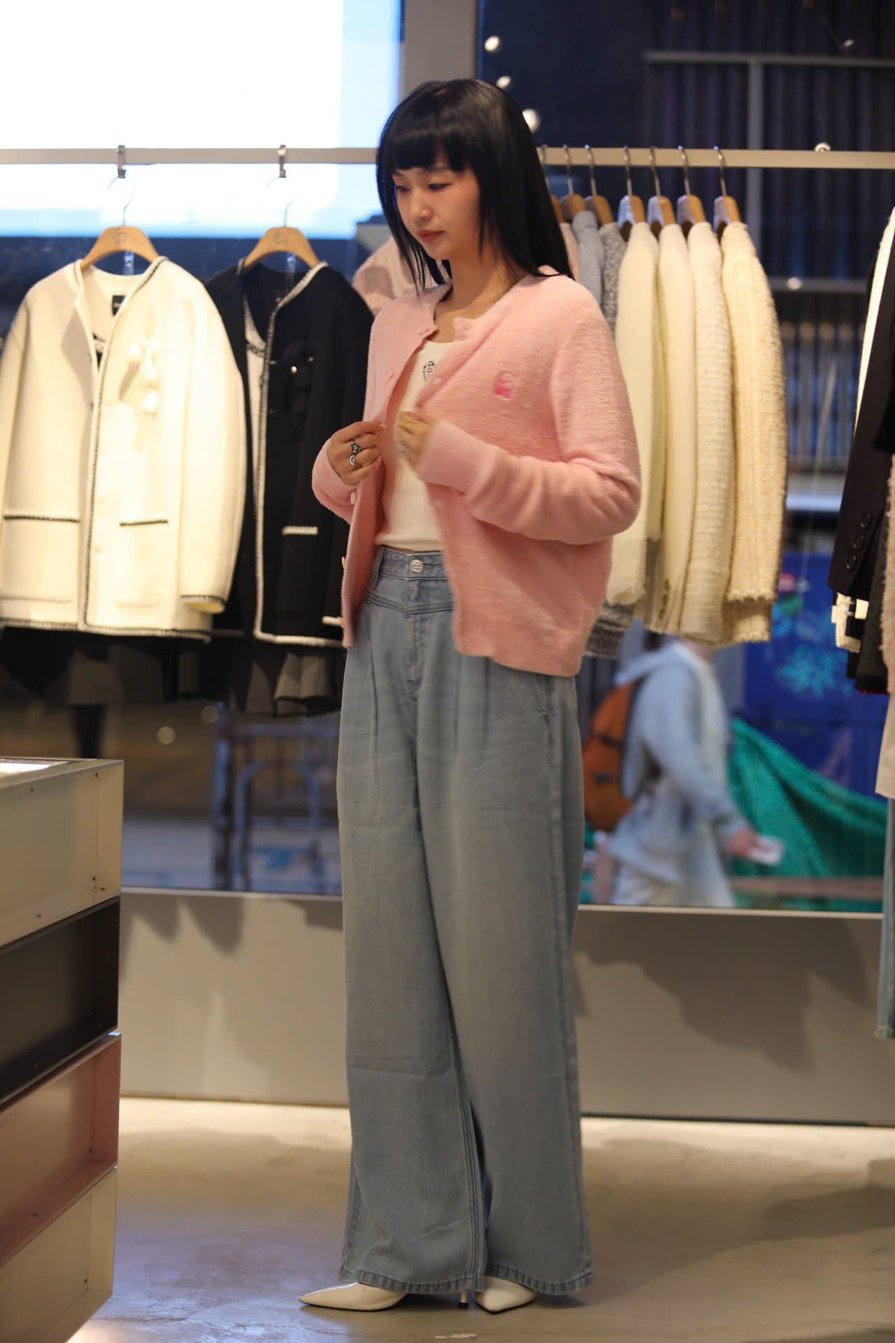  Quần jean giấy xanh logo tròn túi sau 