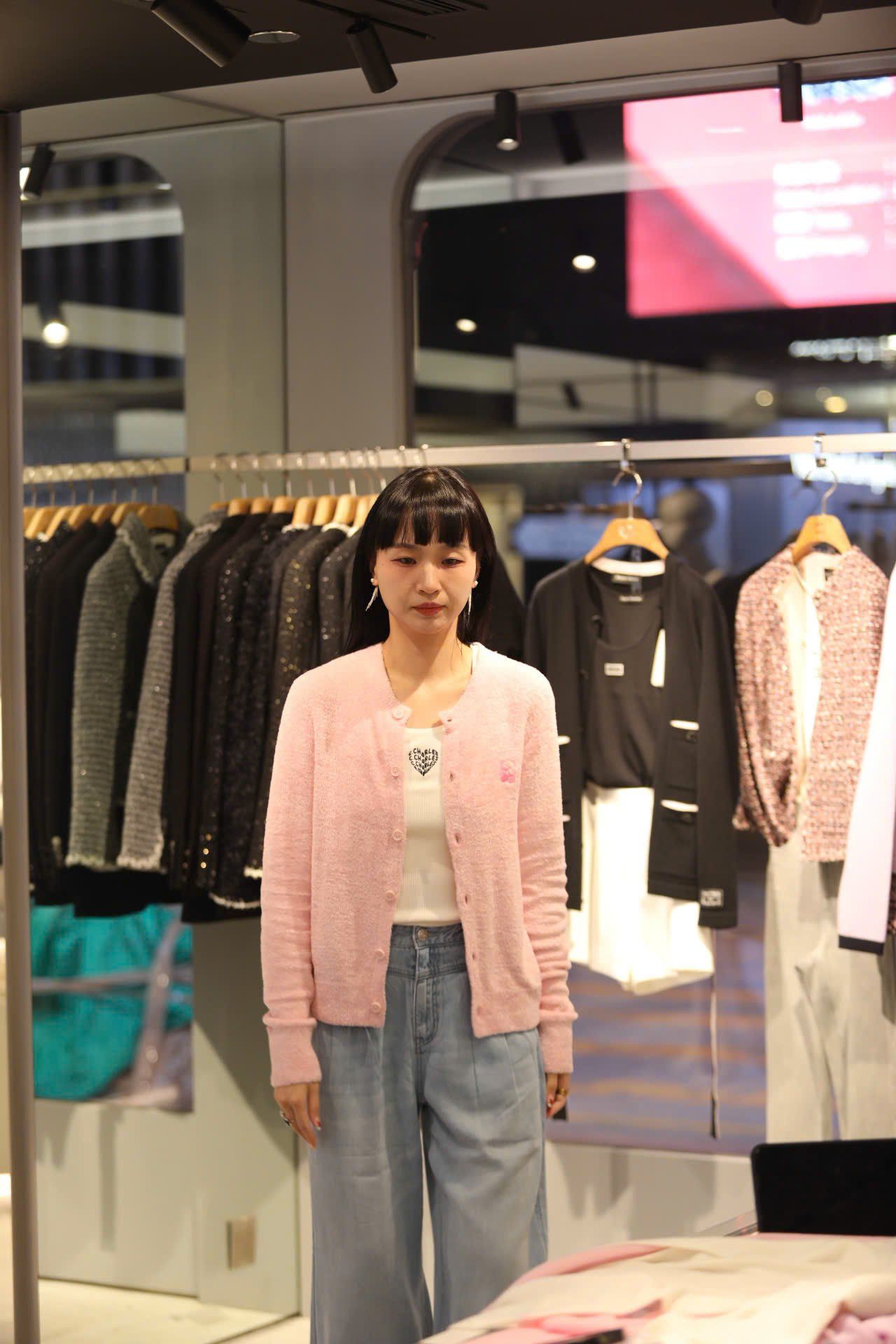  Áo CDG hồng dài tay gấu nhỏ 1 bên 