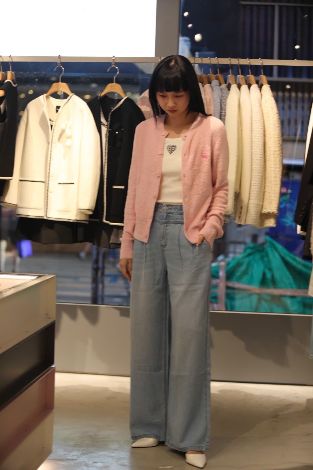  Quần jean giấy xanh logo tròn túi sau 