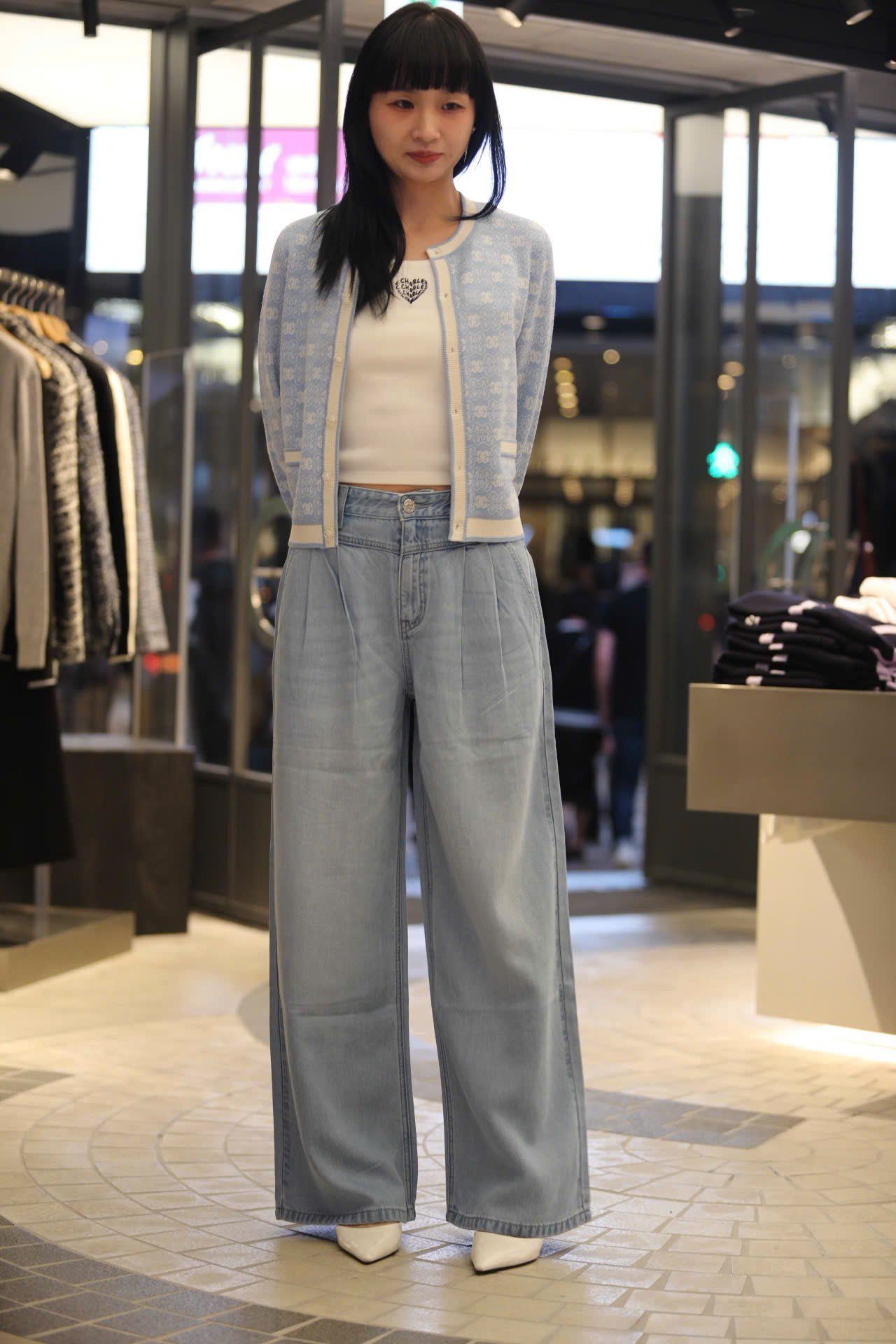  Quần jean giấy xanh logo tròn túi sau 