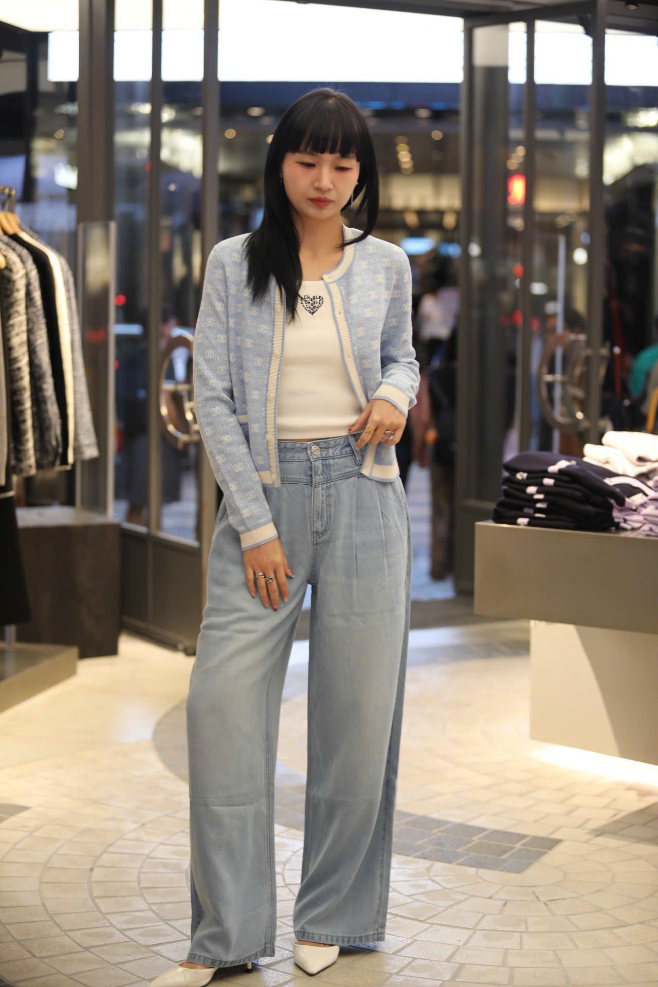  Quần jean giấy xanh logo tròn túi sau 