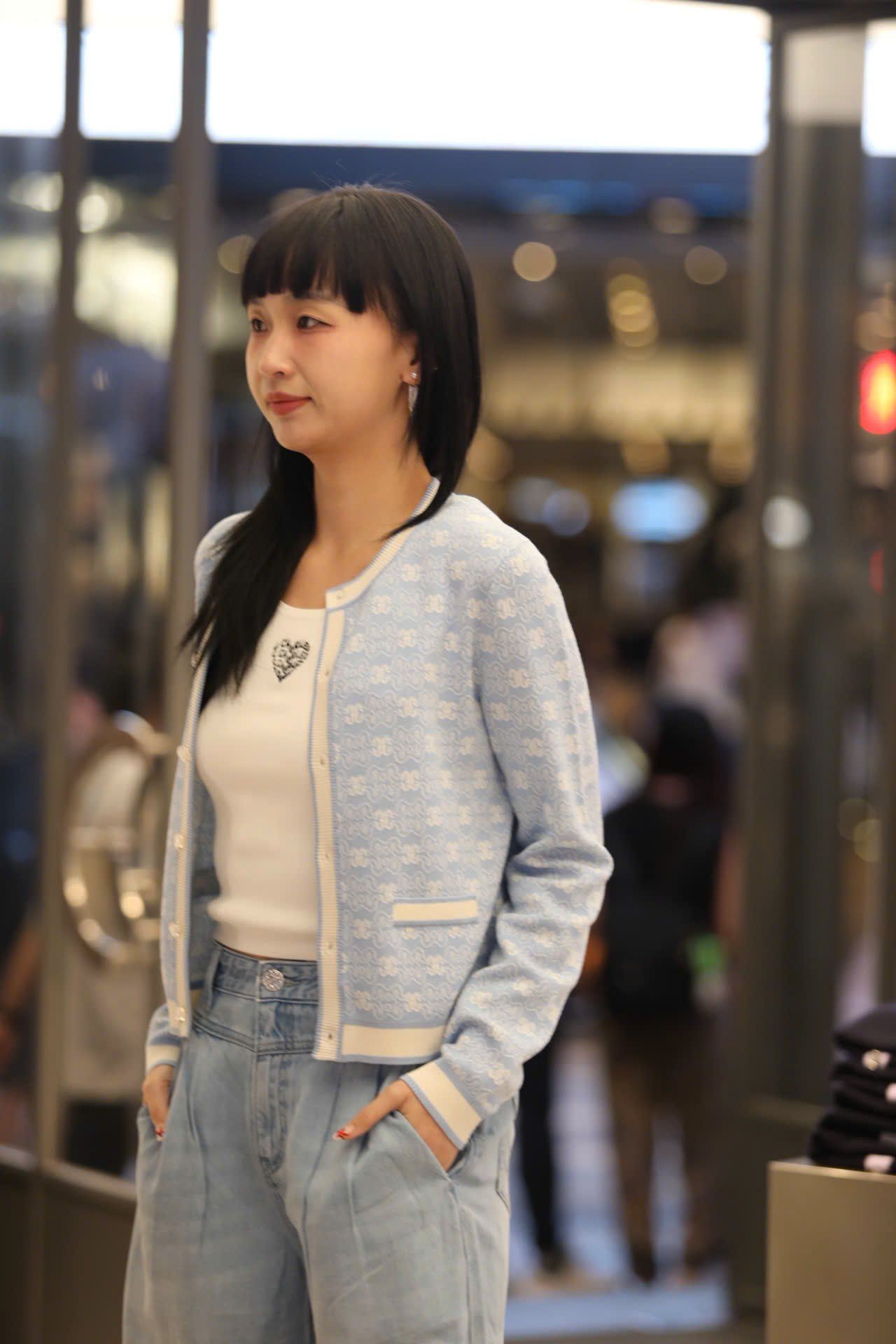  Quần jean giấy xanh logo tròn túi sau 