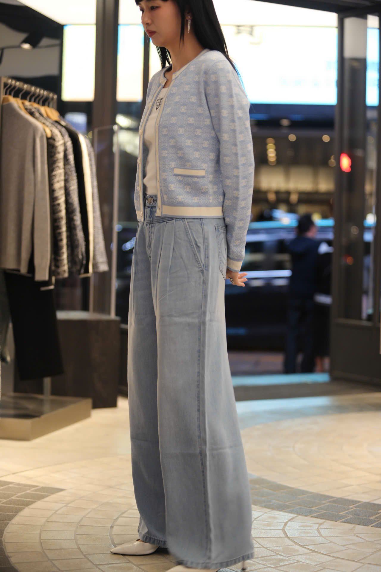  Quần jean giấy xanh logo tròn túi sau 