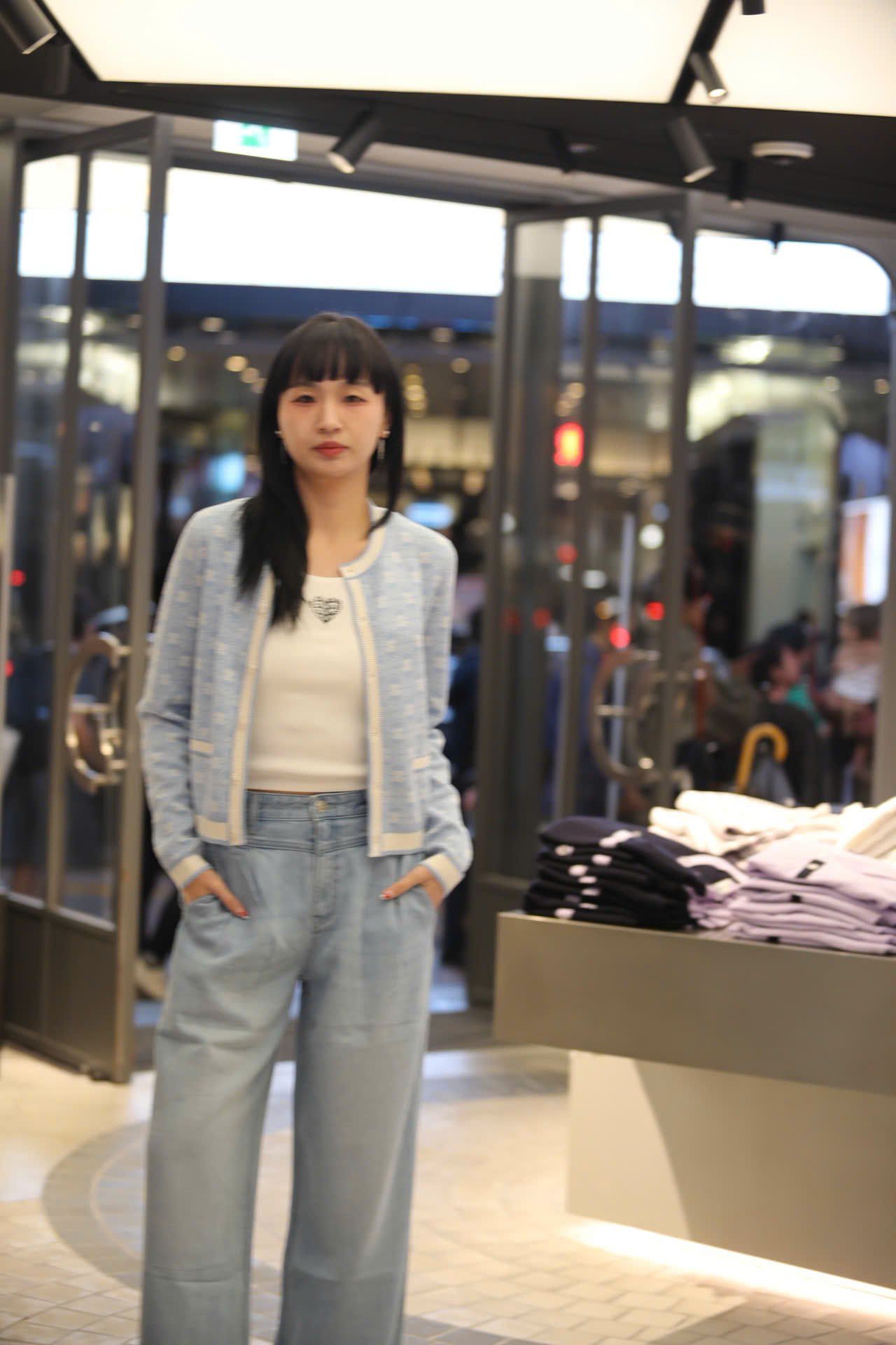  Quần jean giấy xanh logo tròn túi sau 