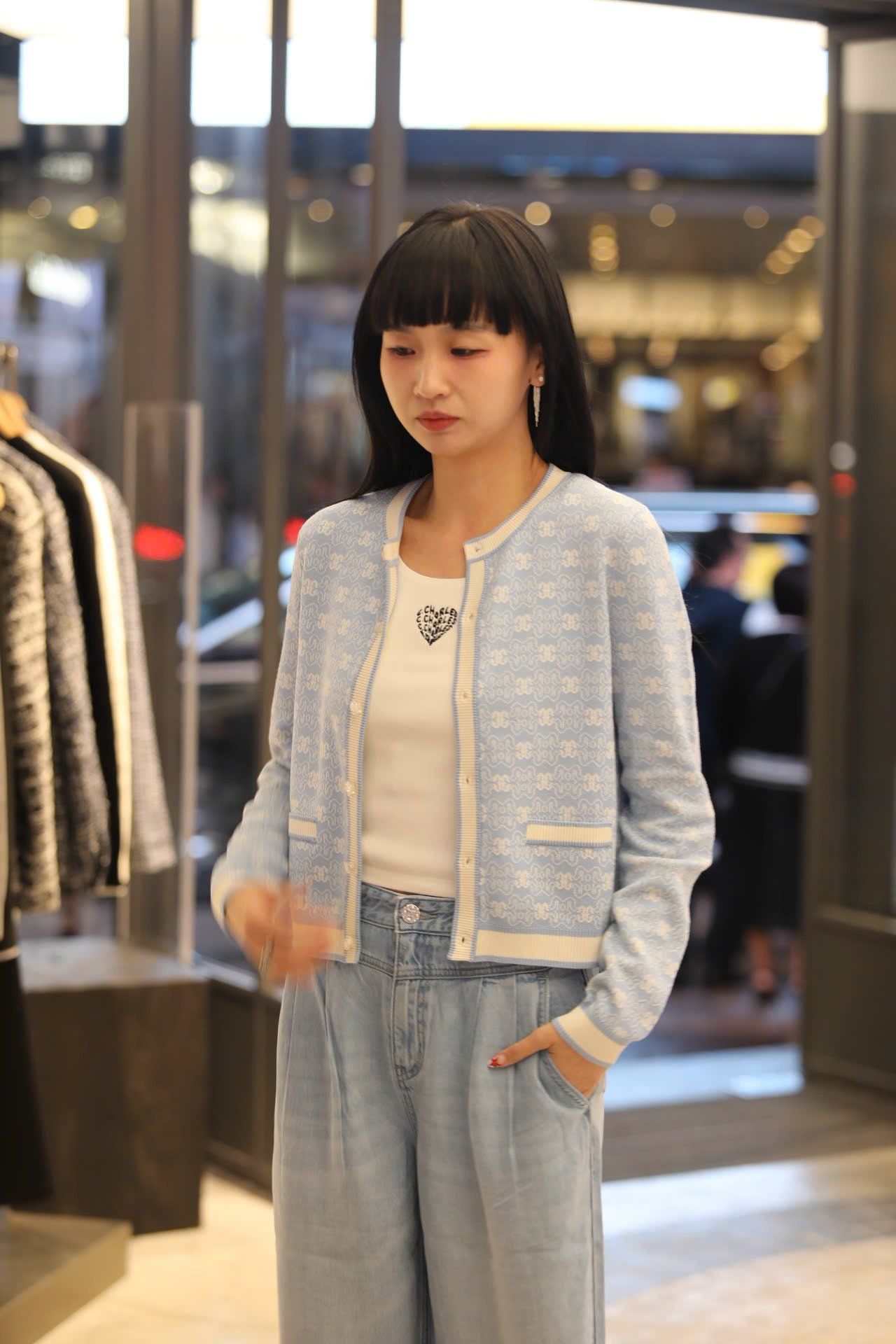  Quần jean giấy xanh logo tròn túi sau 