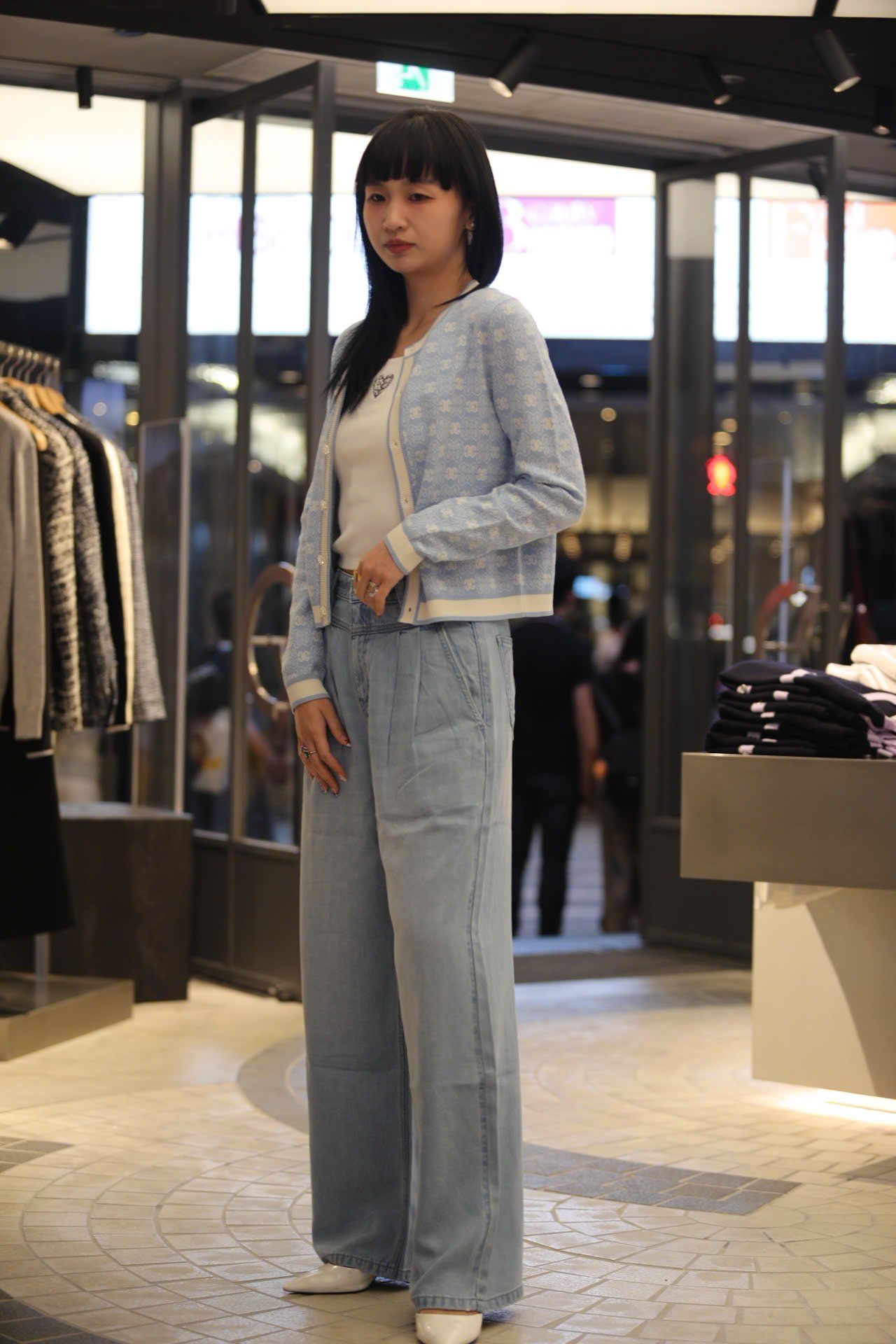  Quần jean giấy xanh logo tròn túi sau 