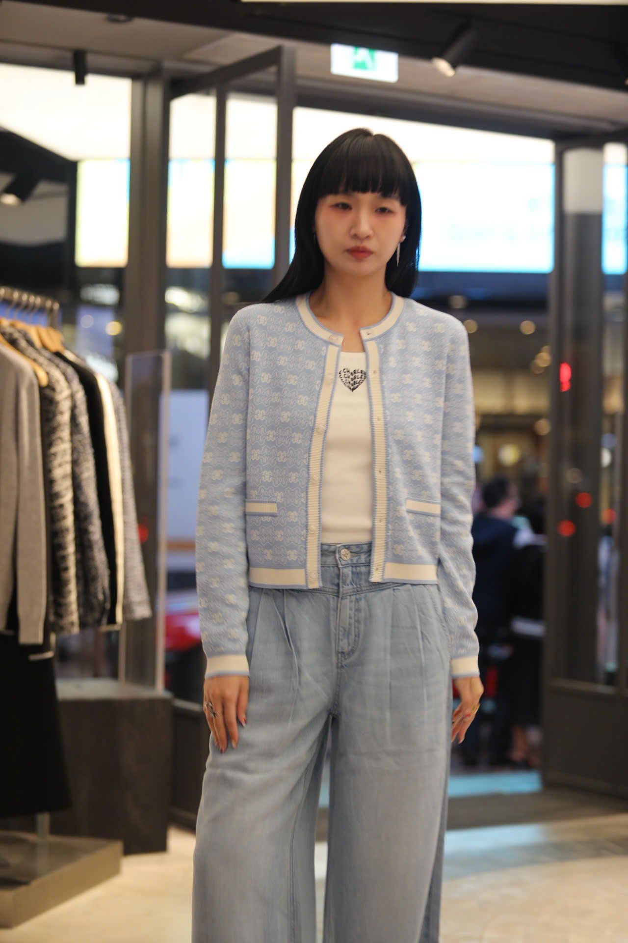  Quần jean giấy xanh logo tròn túi sau 