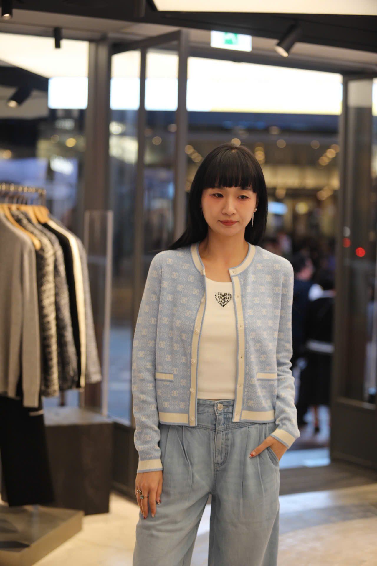  Quần jean giấy xanh logo tròn túi sau 