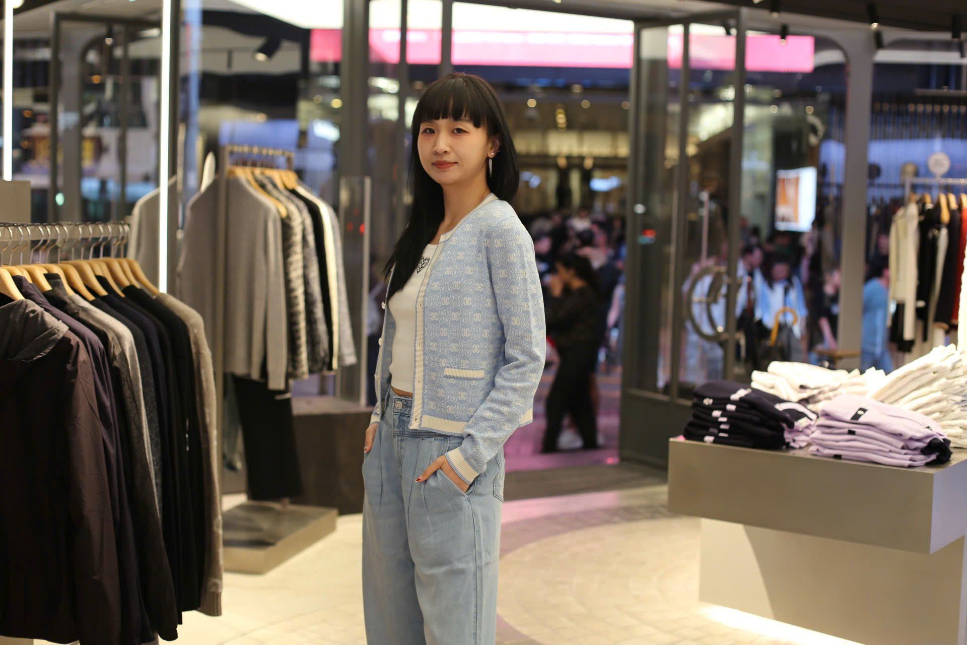  Quần jean giấy xanh logo tròn túi sau 