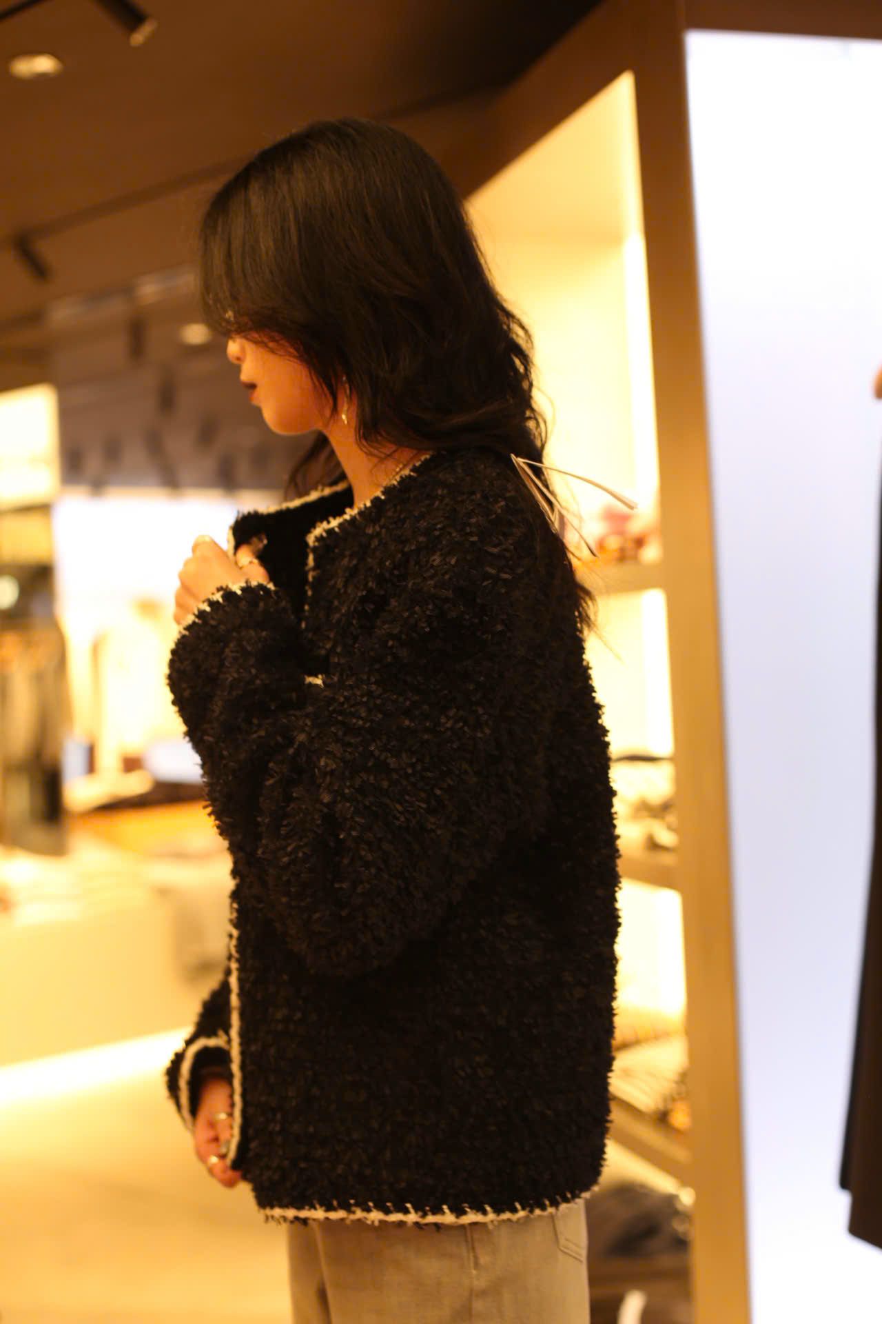  Áo khoác lông logo CC 