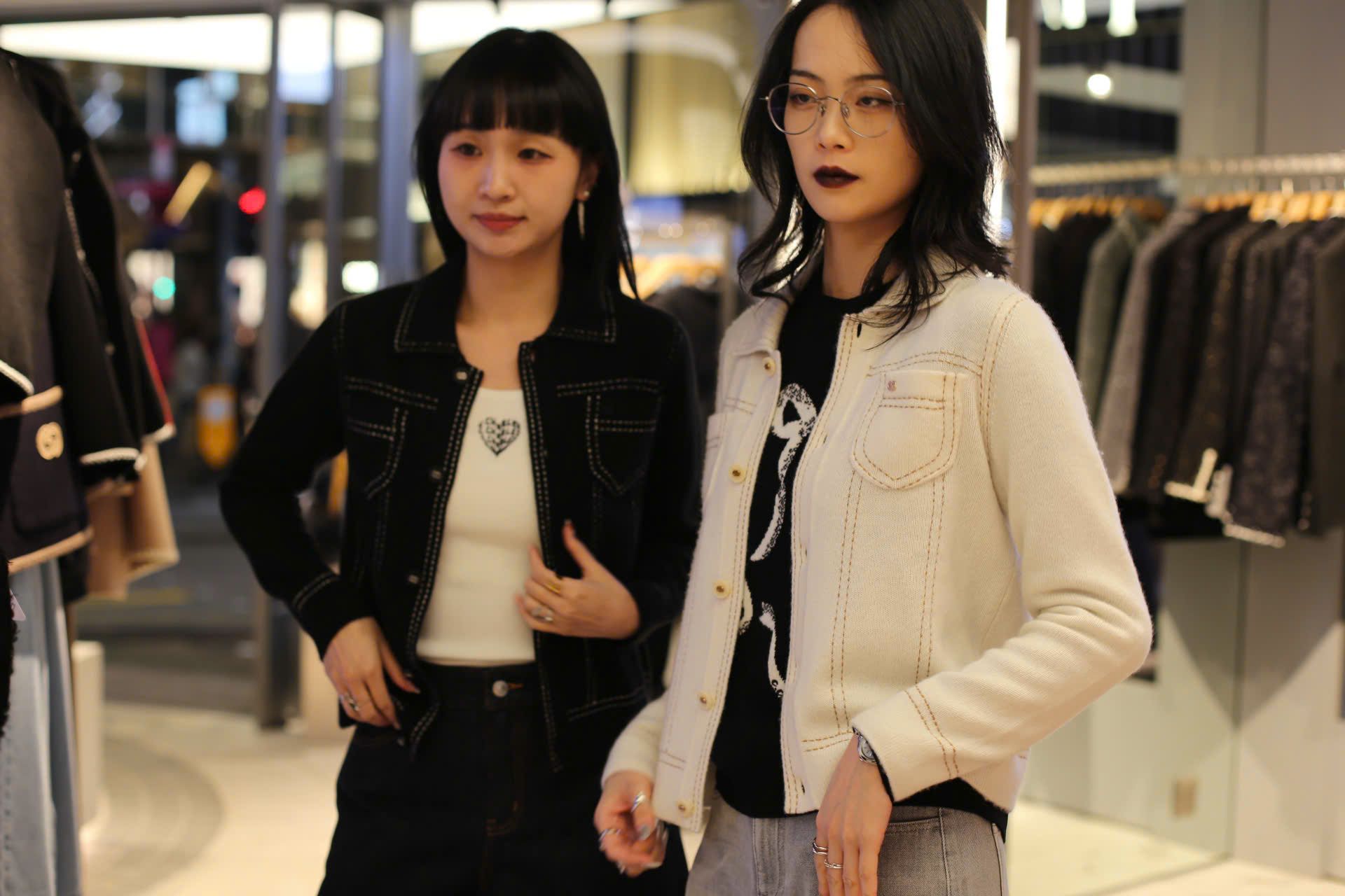  Áo polo CDG cashmere , đen viền chấm trắng 