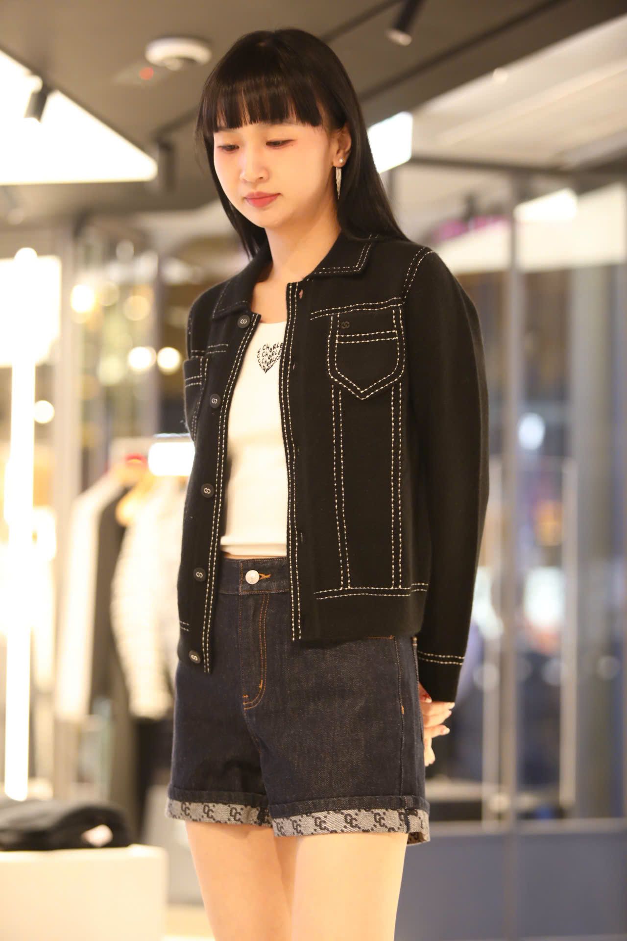  Áo polo CDG cashmere , đen viền chấm trắng 