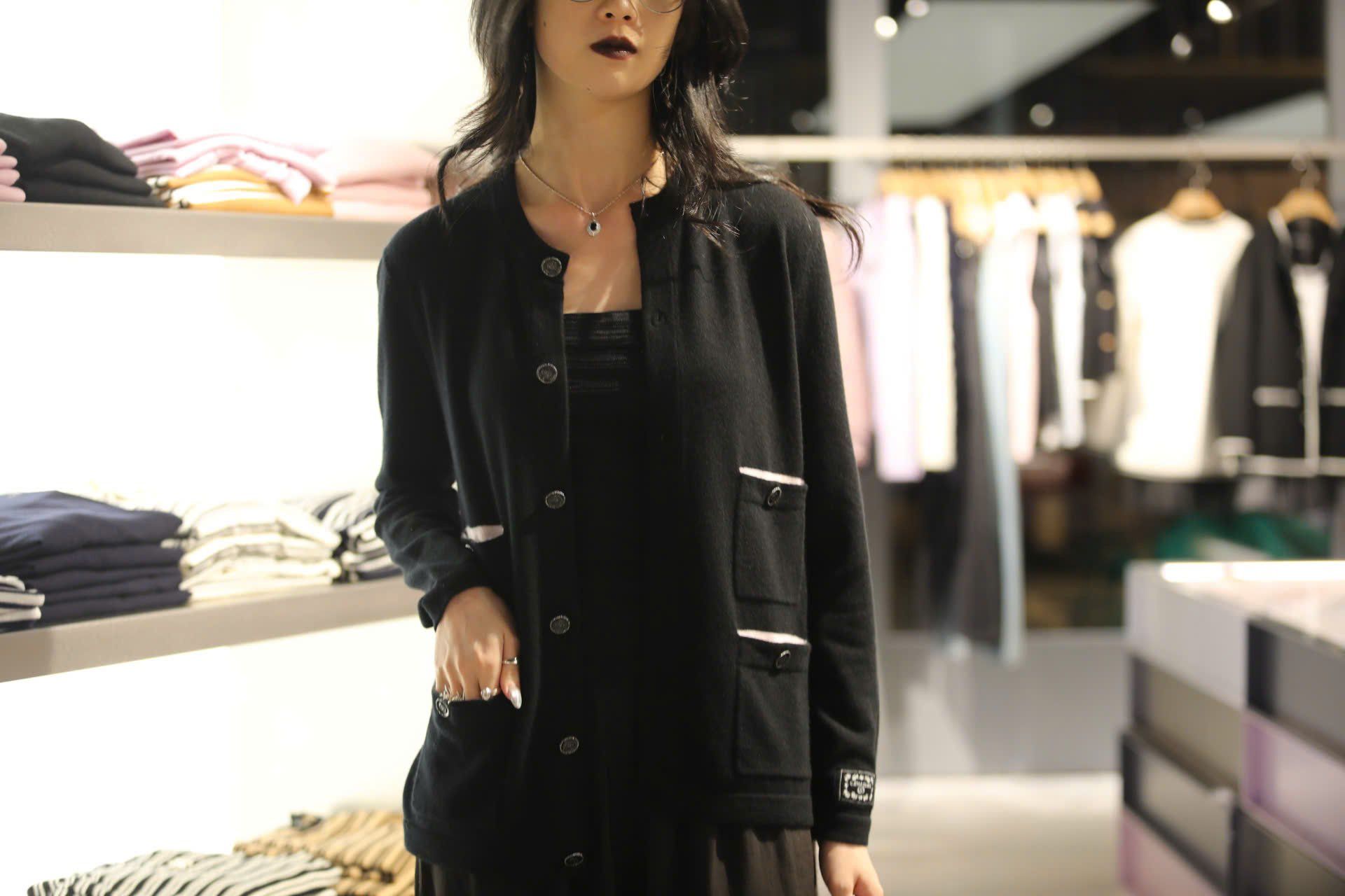  Áo CDG đen 4 túi kèm dây đai 