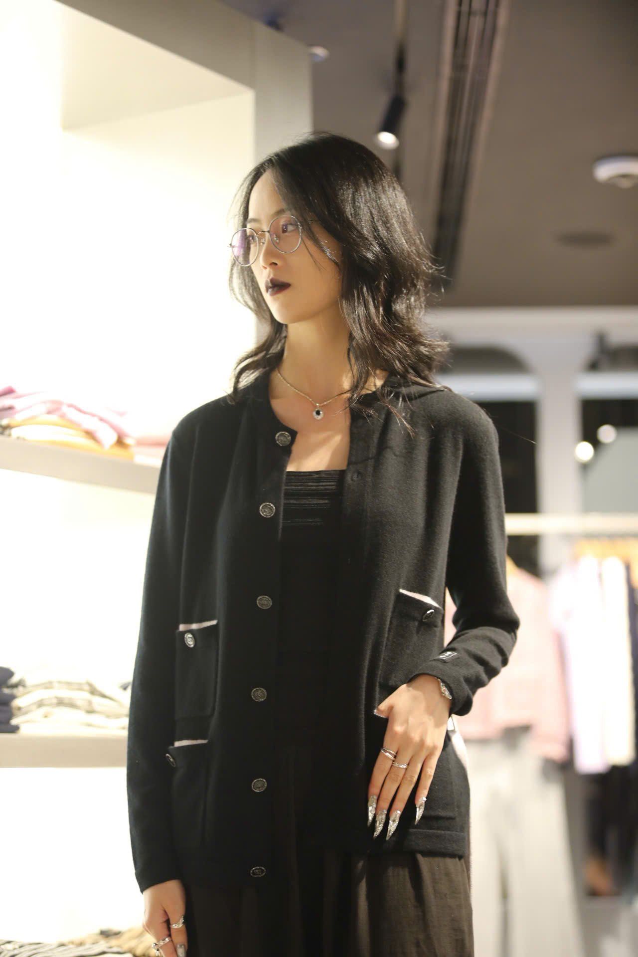  Áo CDG đen 4 túi kèm dây đai 