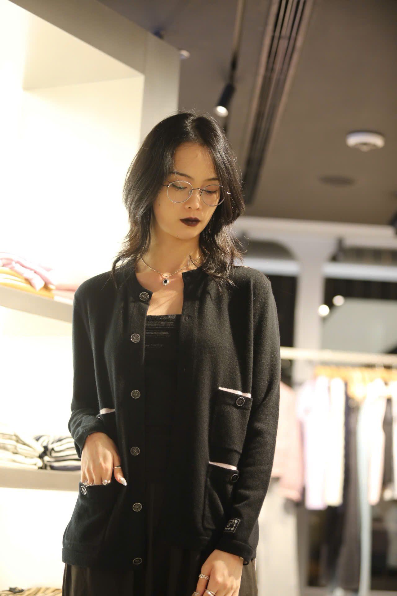  Áo CDG đen 4 túi kèm dây đai 