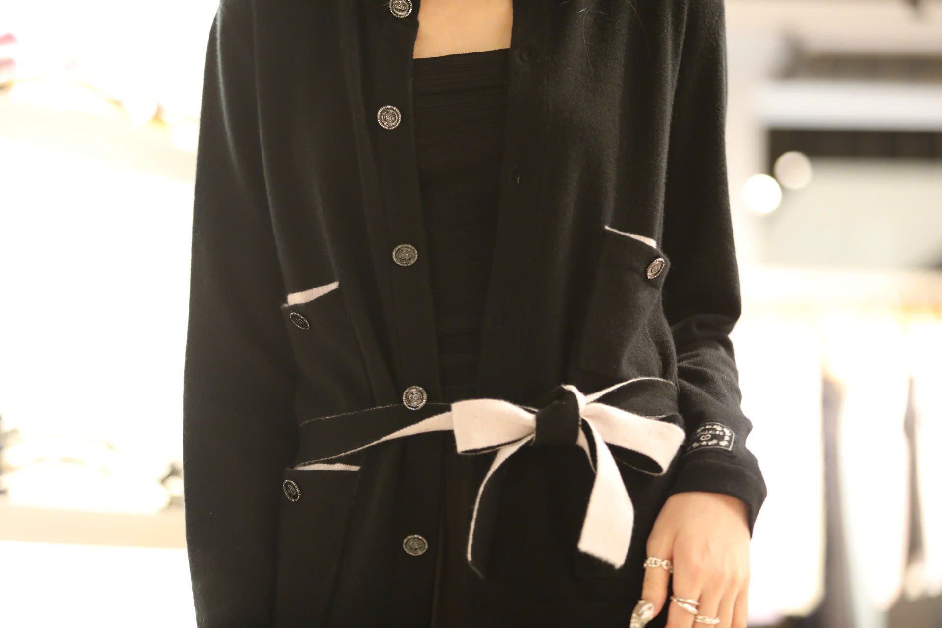  Áo CDG đen 4 túi kèm dây đai 