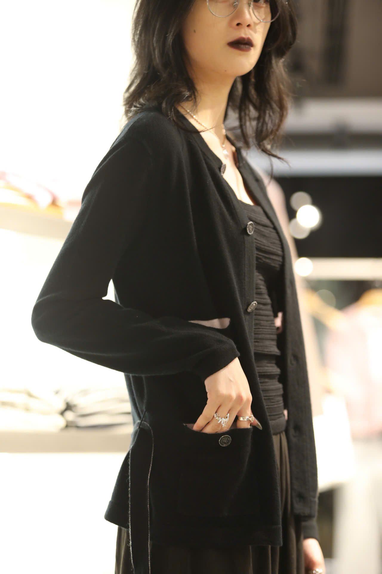  Áo CDG đen 4 túi kèm dây đai 