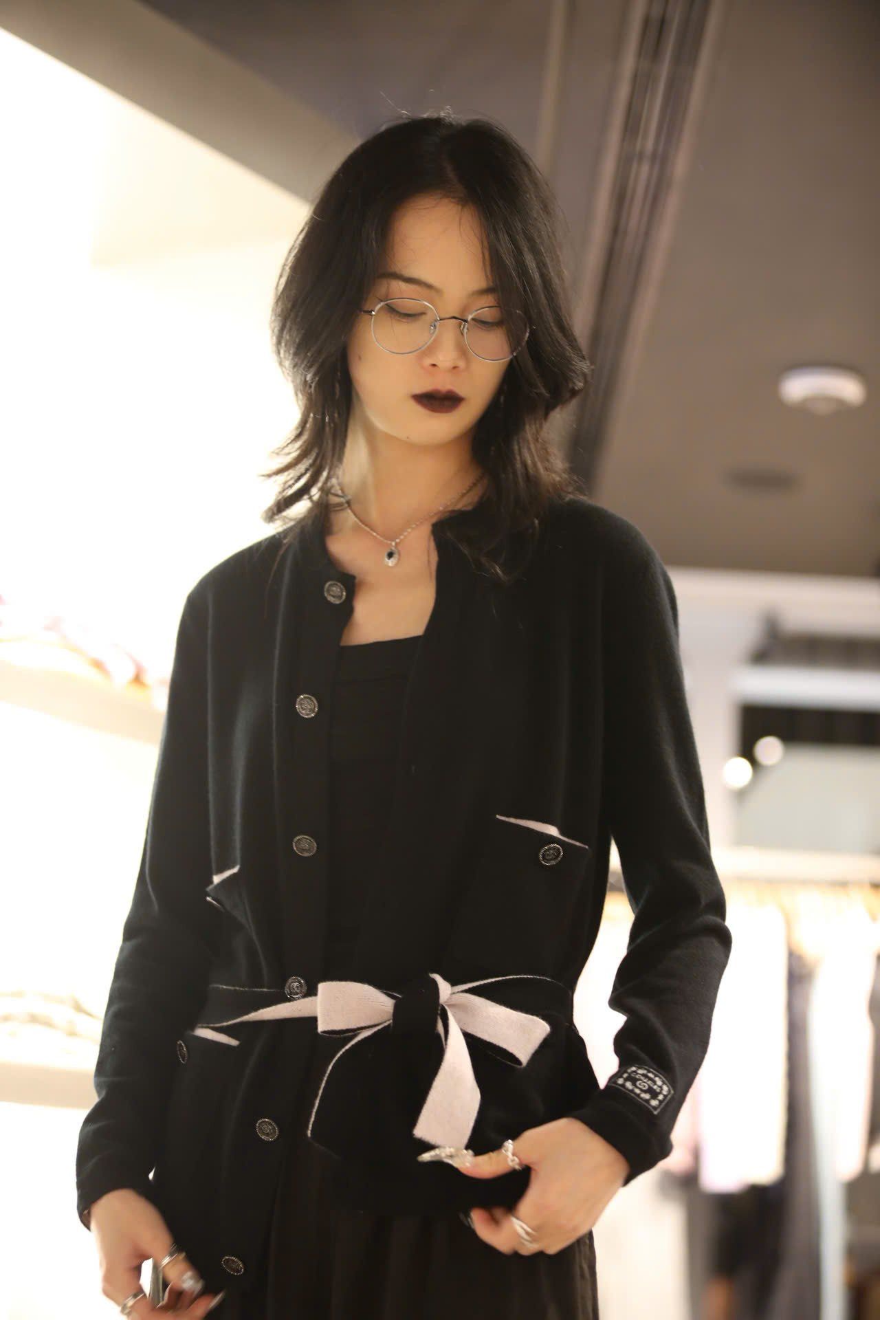  Áo CDG đen 4 túi kèm dây đai 