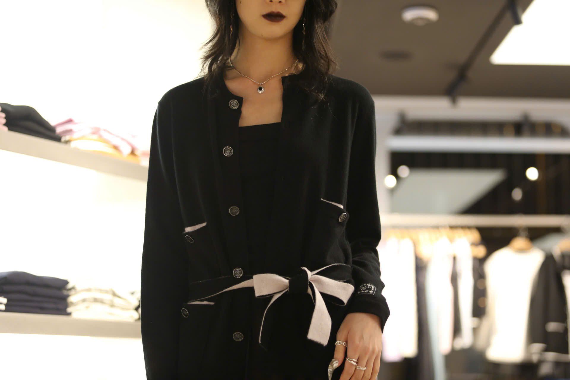  Áo CDG đen 4 túi kèm dây đai 