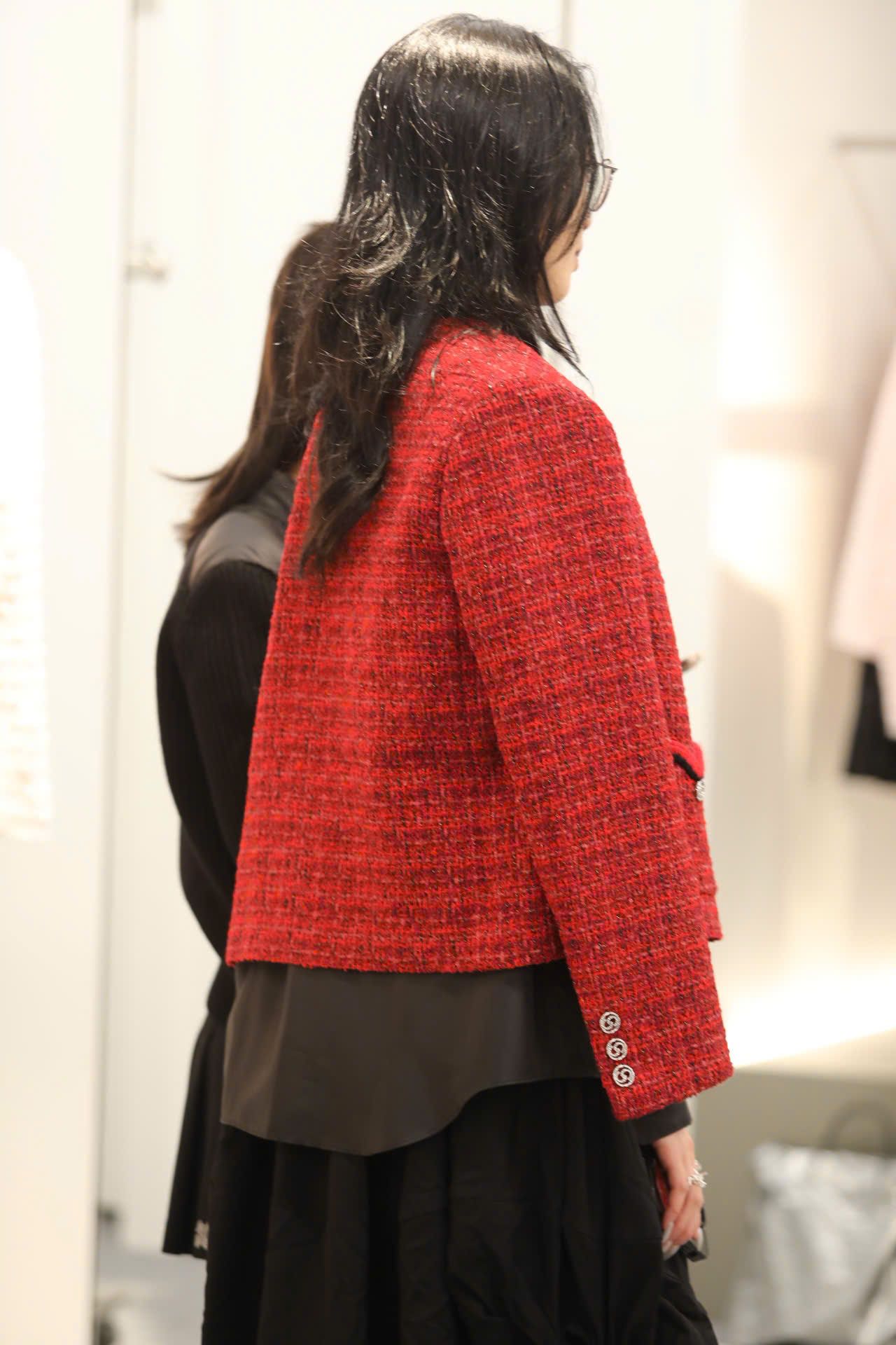  Áo Twed đỏ - logo 2 túi V 