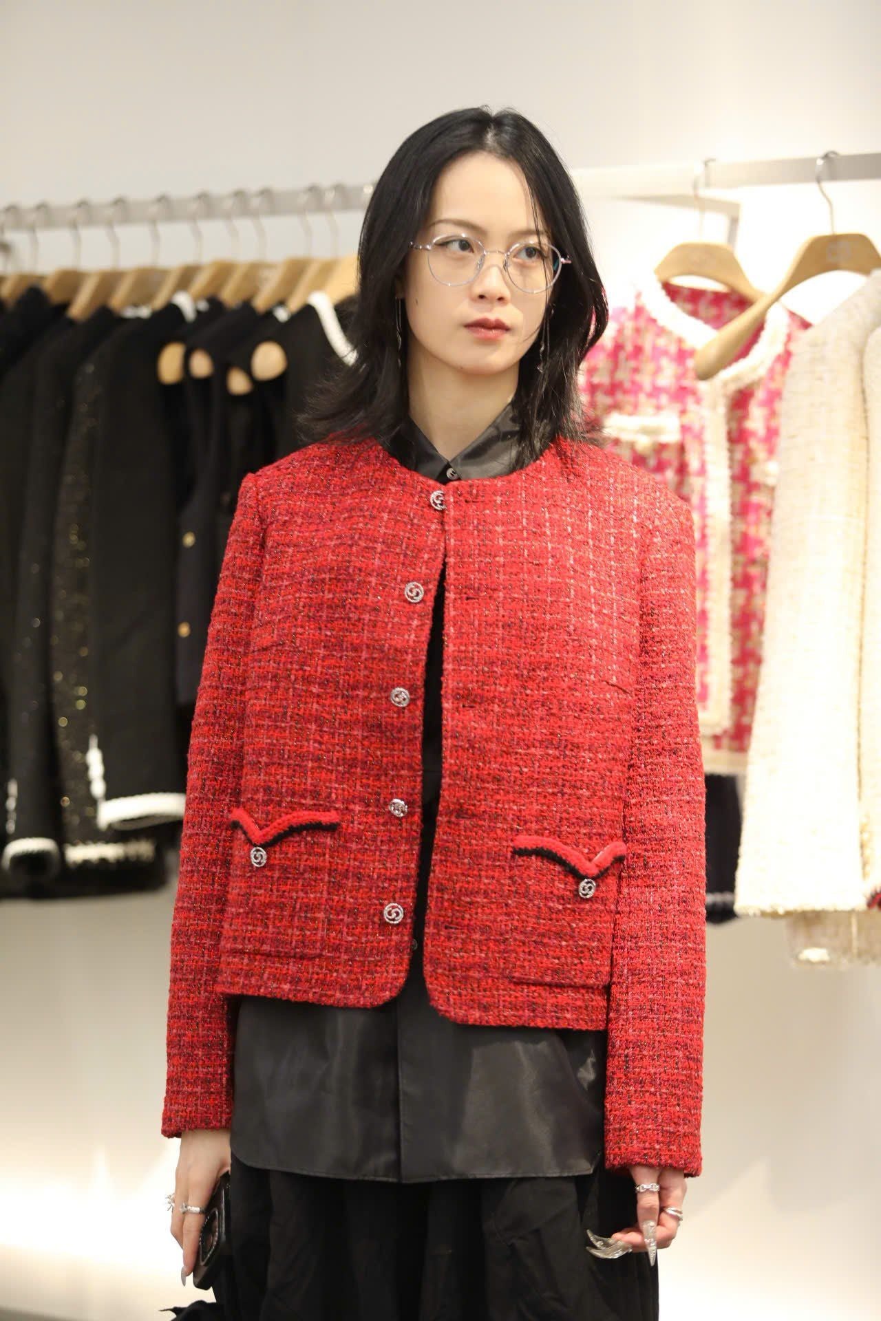  Áo Twed đỏ - logo 2 túi V 