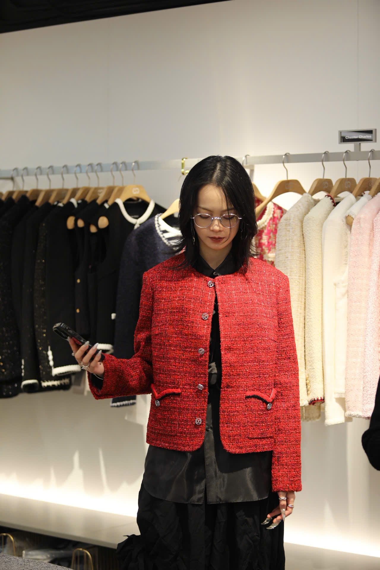  Áo Twed đỏ - logo 2 túi V 