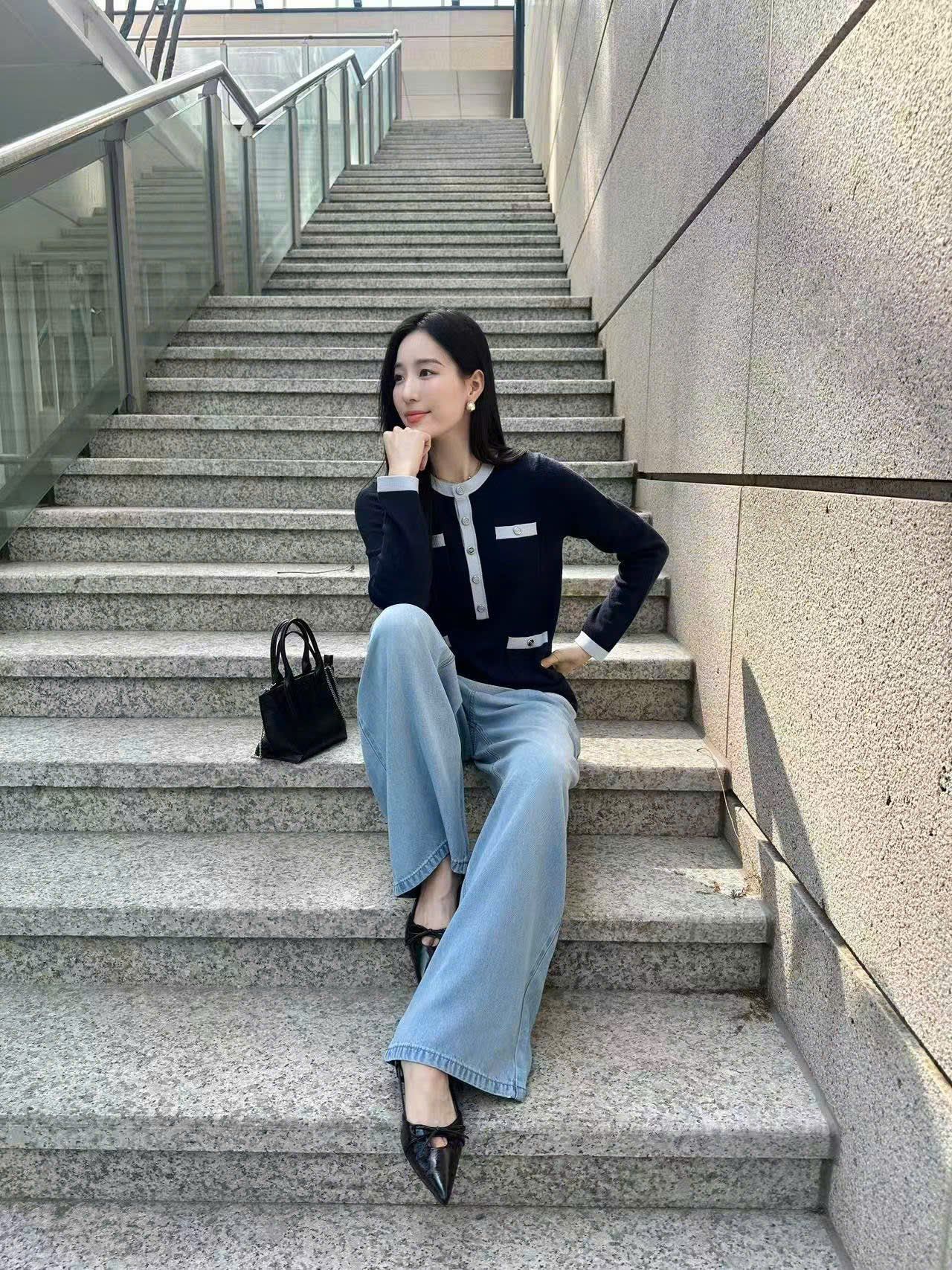  Quần jean giấy xanh logo tròn túi sau 